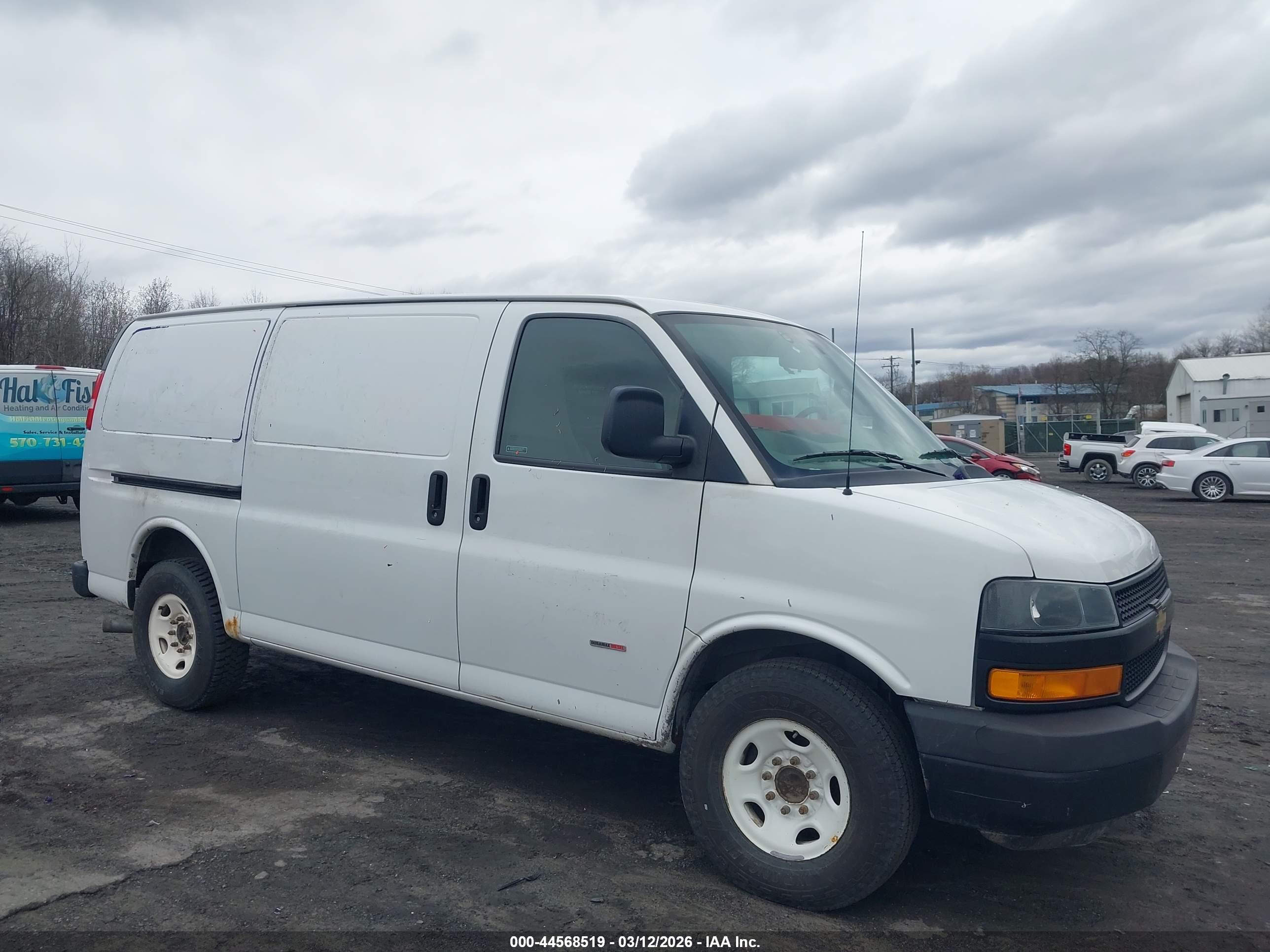 CHEVROLET EXPRESS image 6