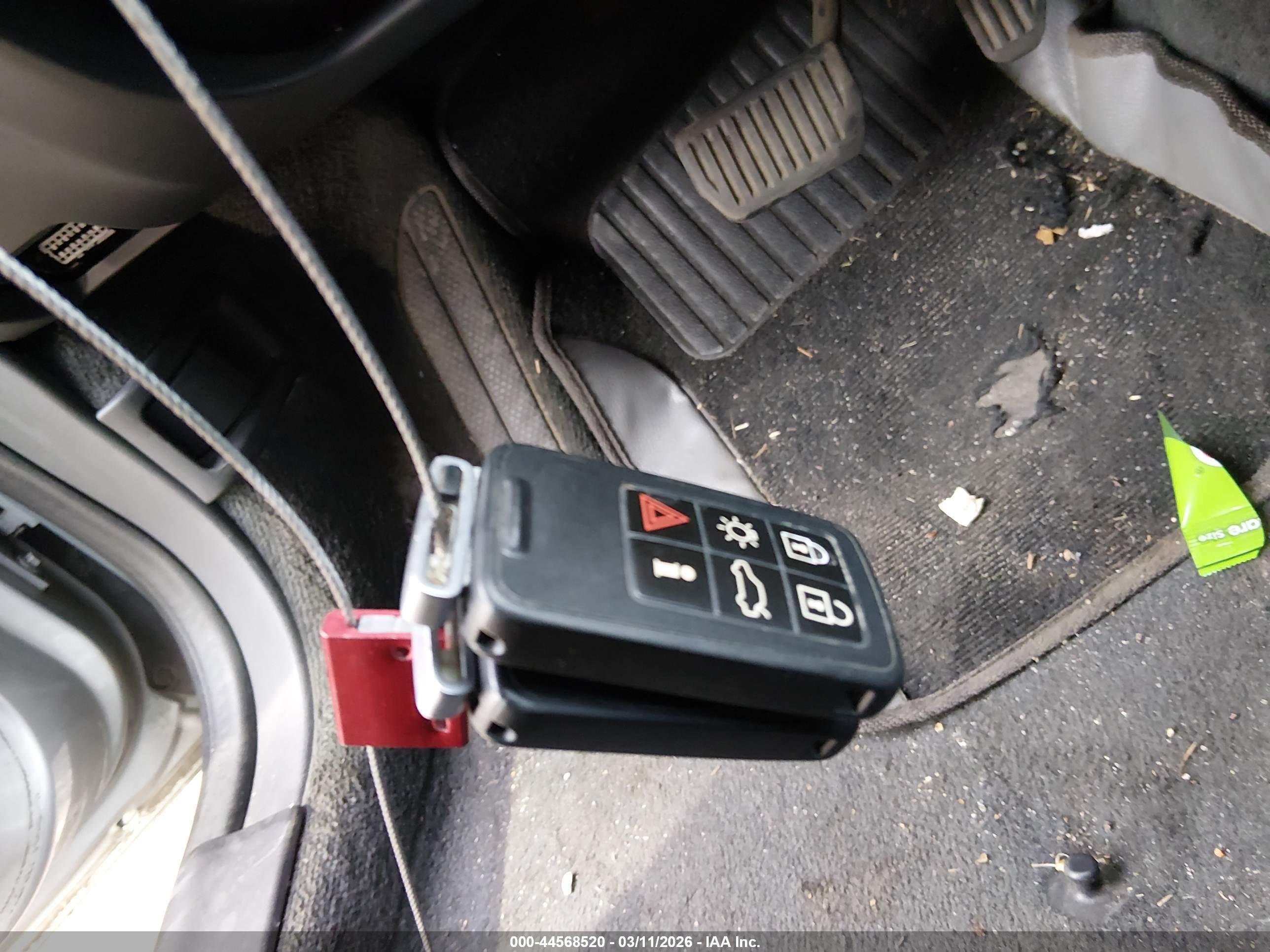 VOLVO XC60 image 11