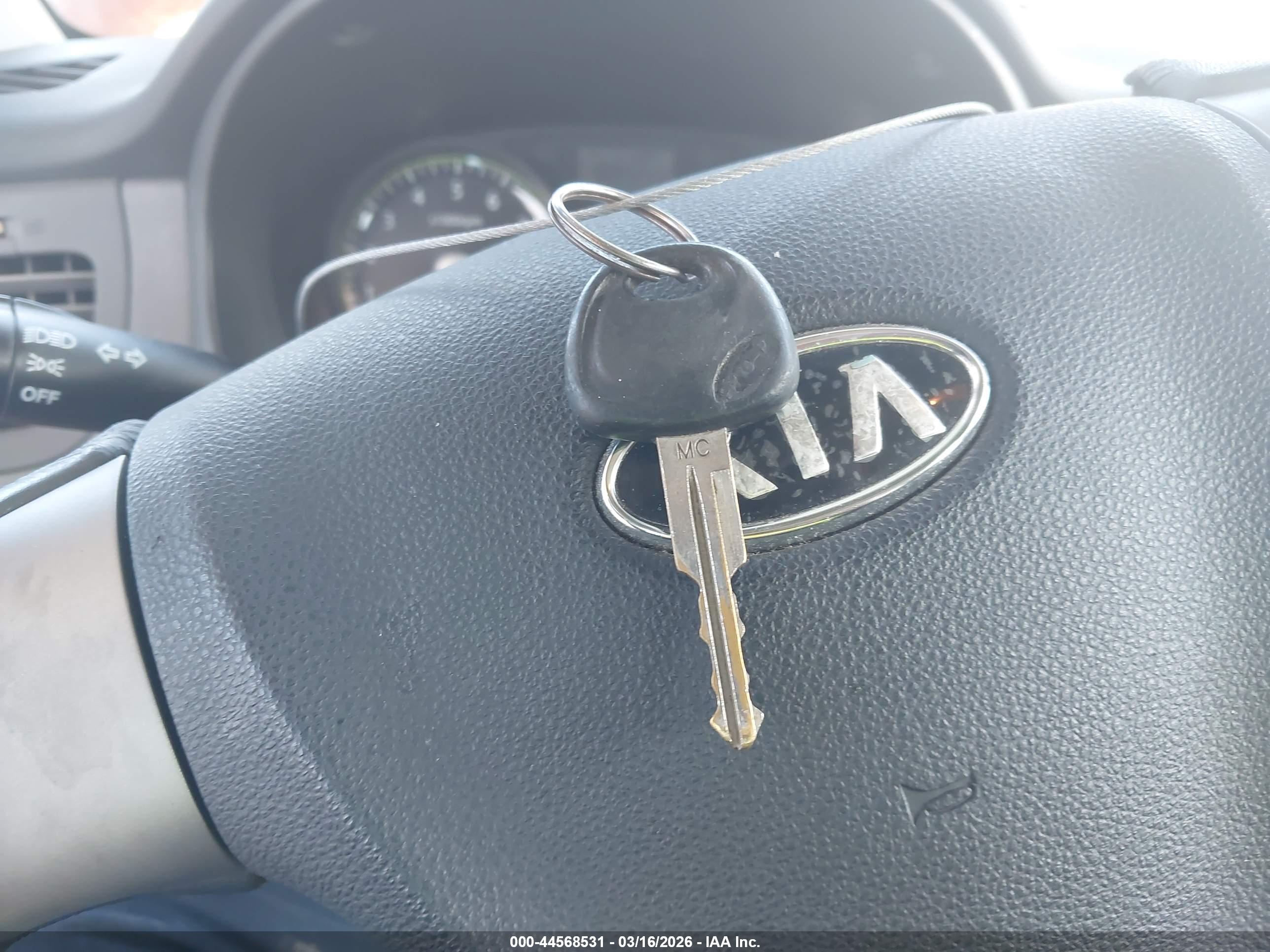 KIA RIO image 11