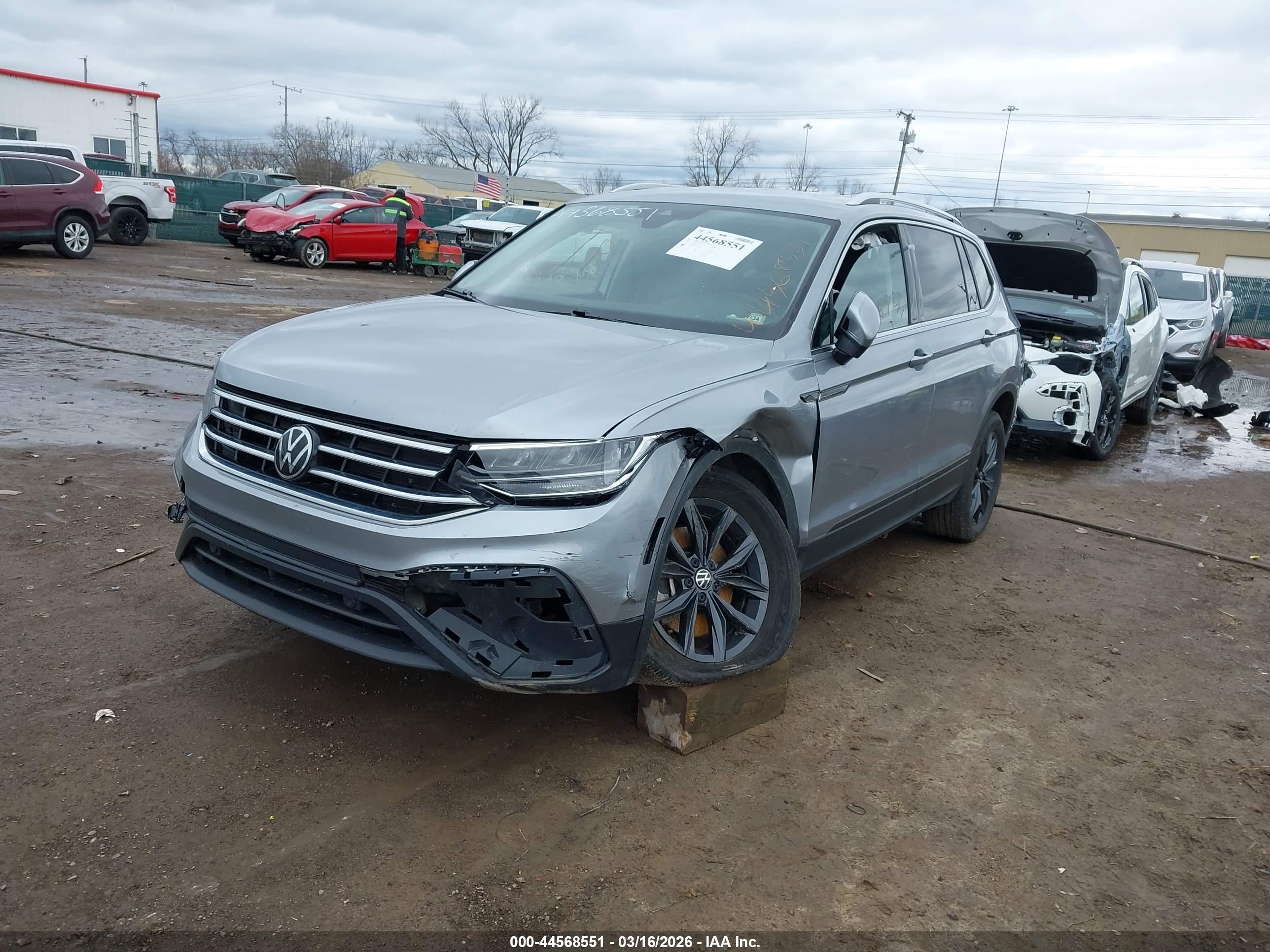 VOLKSWAGEN TIGUAN image 2