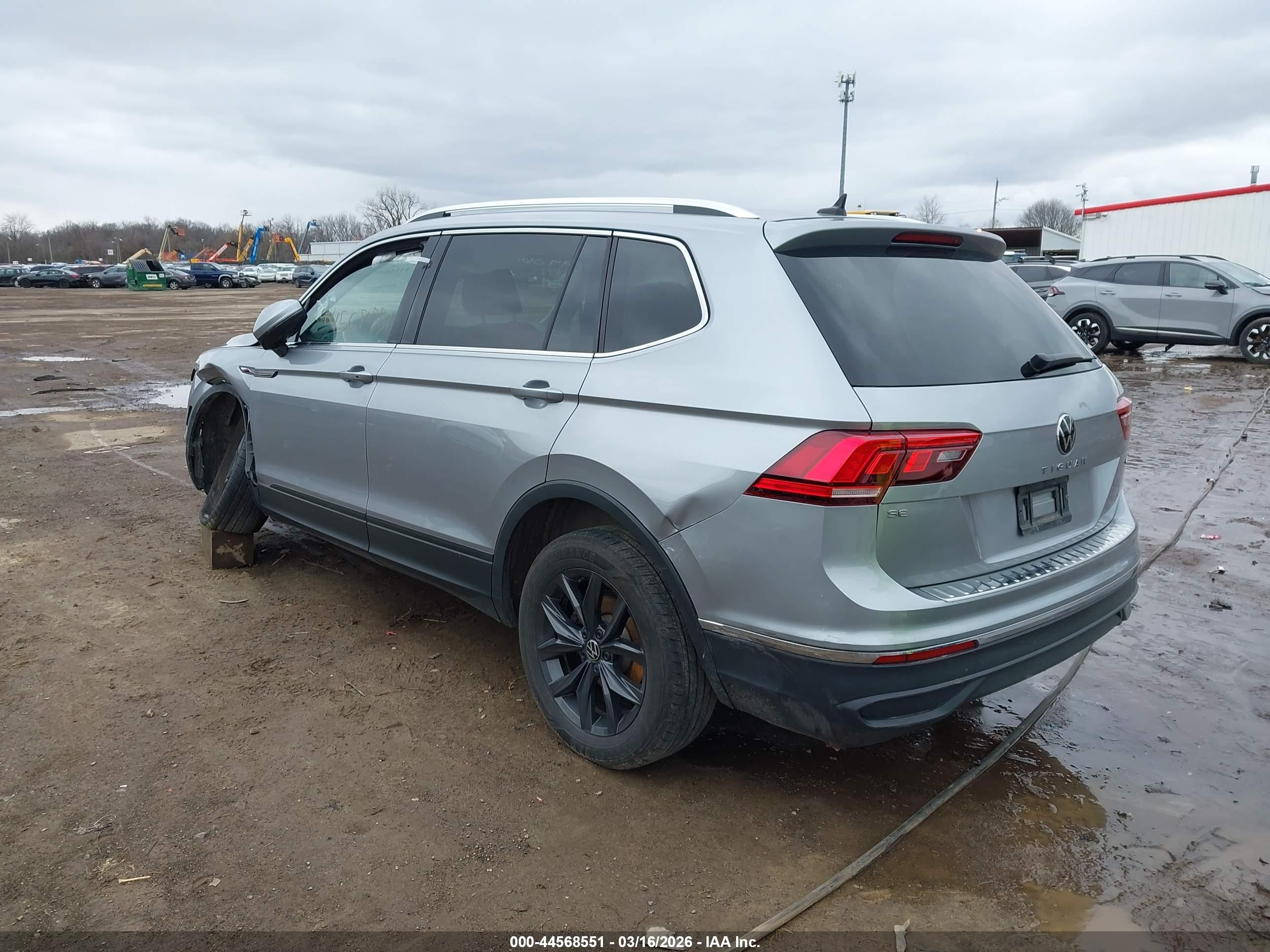 VOLKSWAGEN TIGUAN image 3