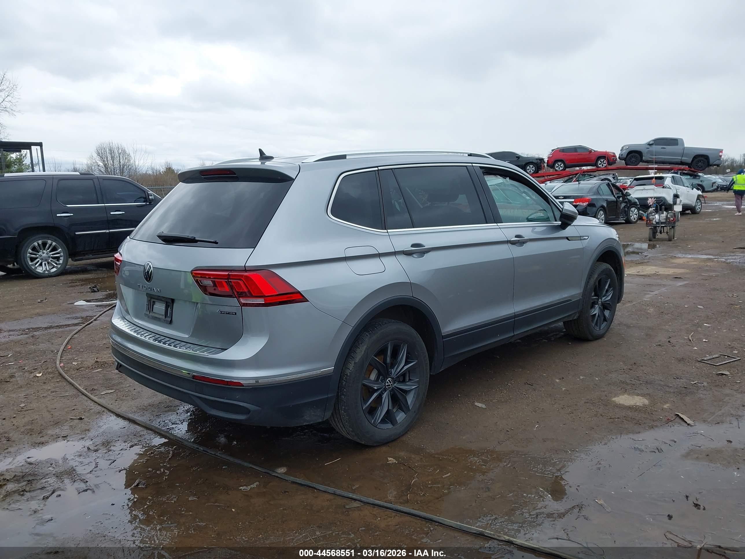 VOLKSWAGEN TIGUAN image 4