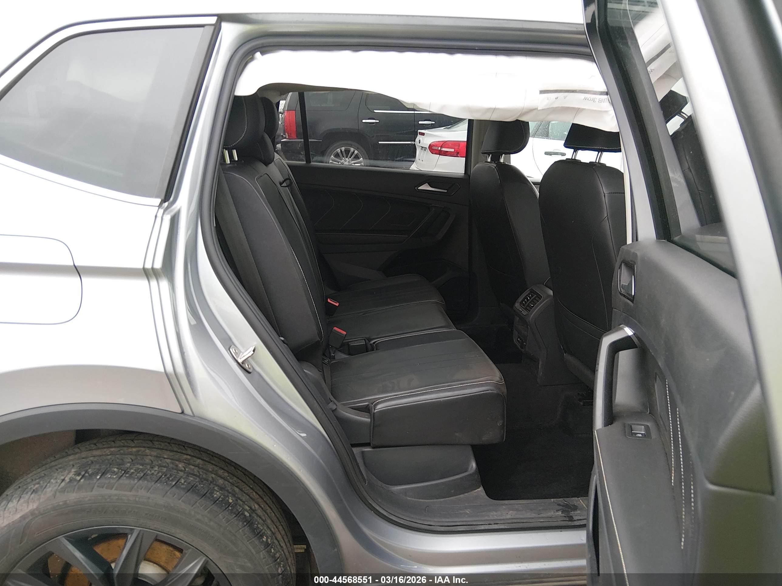 VOLKSWAGEN TIGUAN image 8