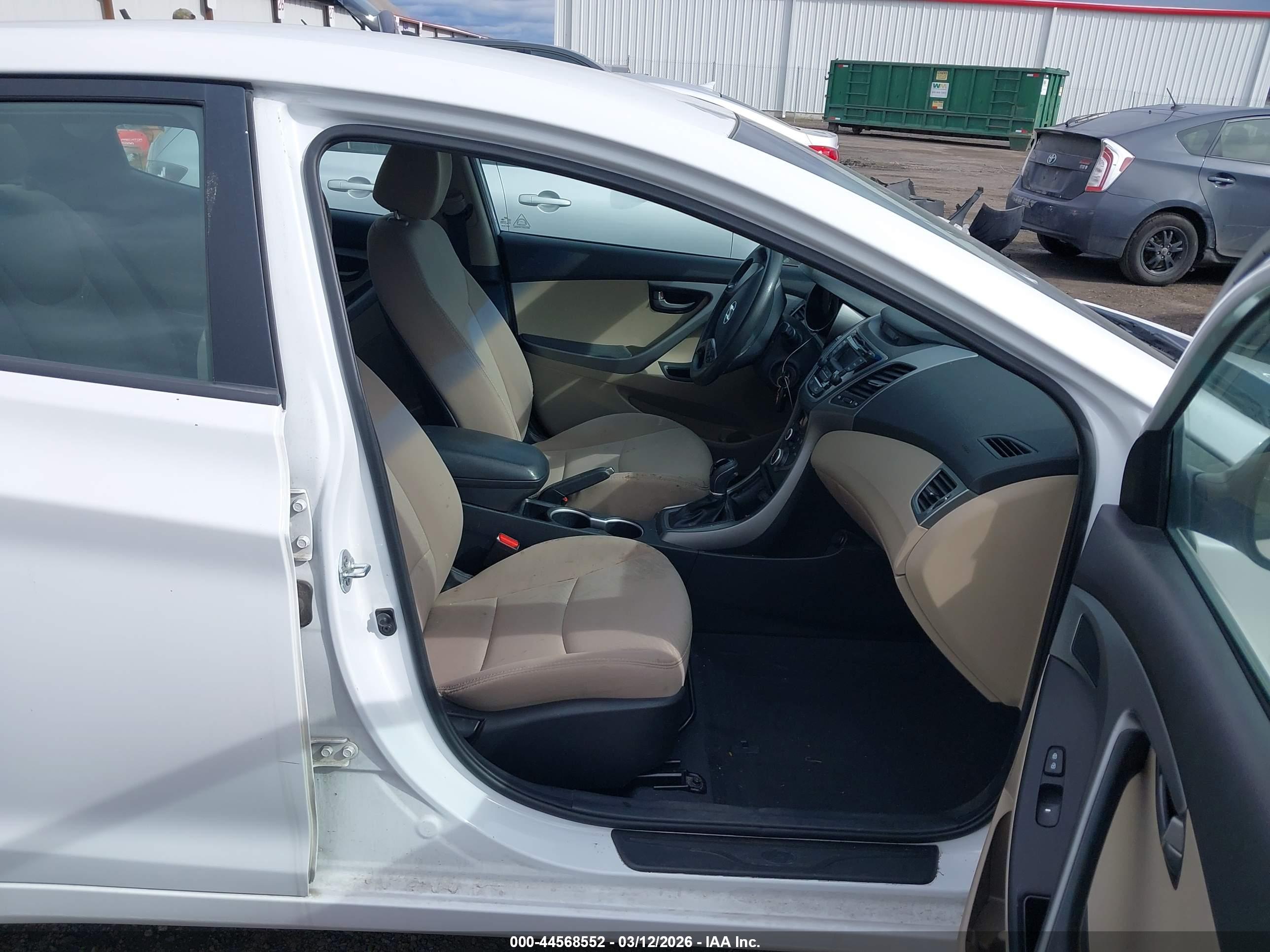 HYUNDAI ELANTRA image 5