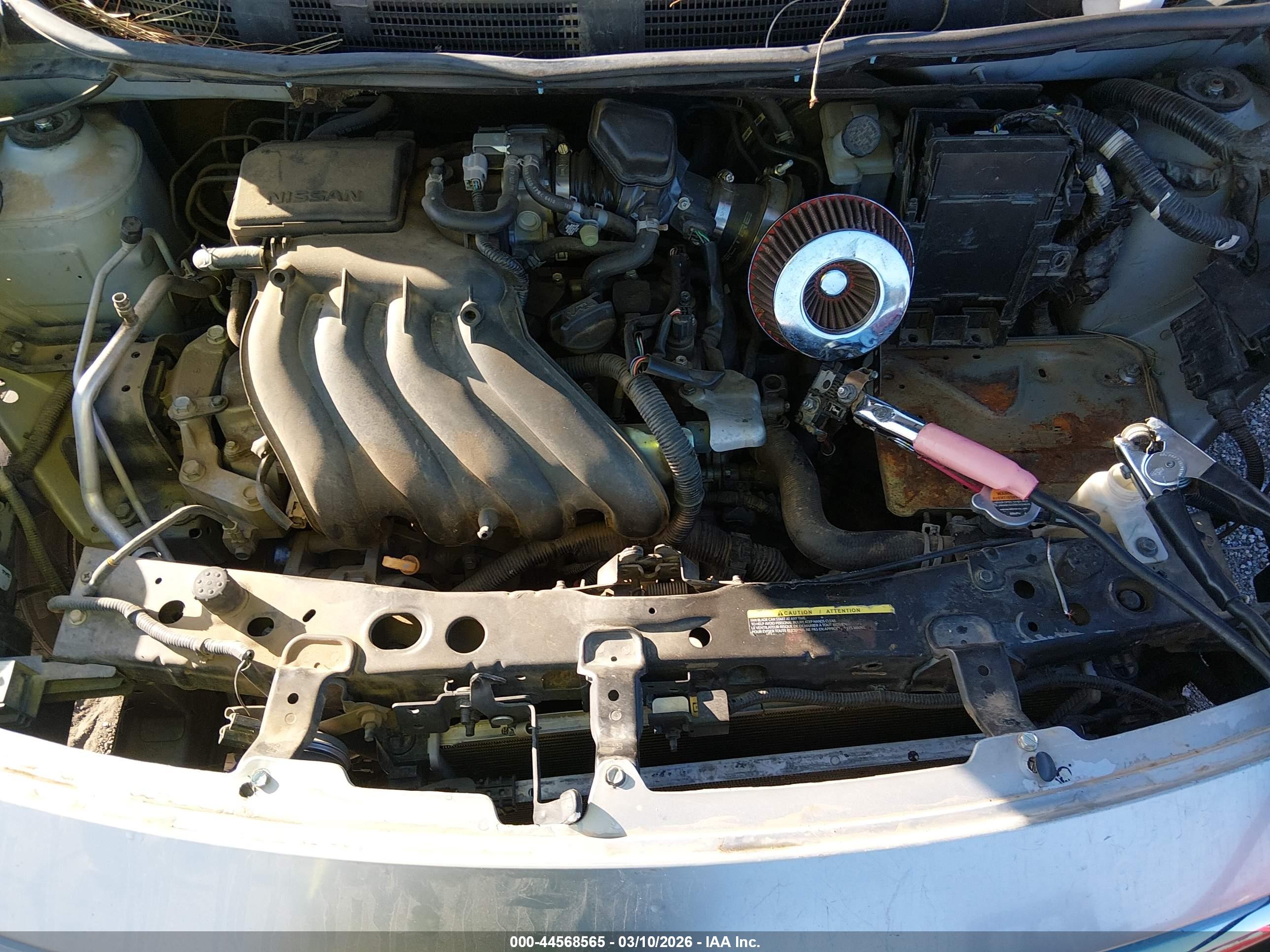 NISSAN VERSA image 10