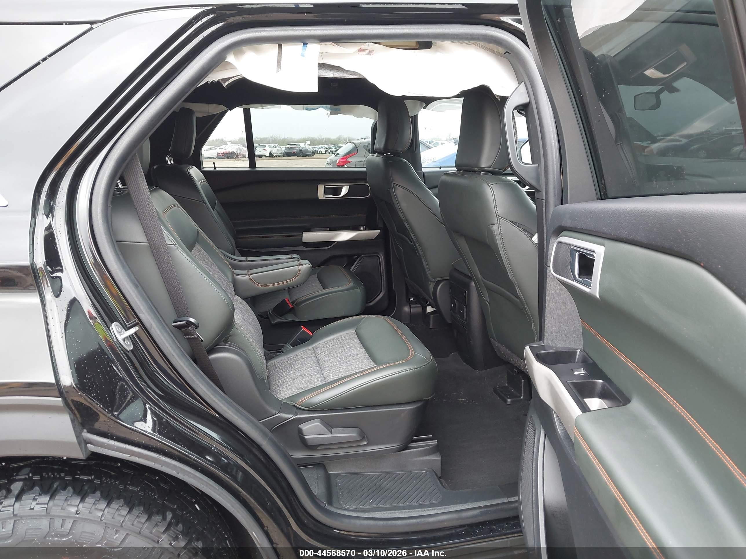 FORD EXPLORER image 8
