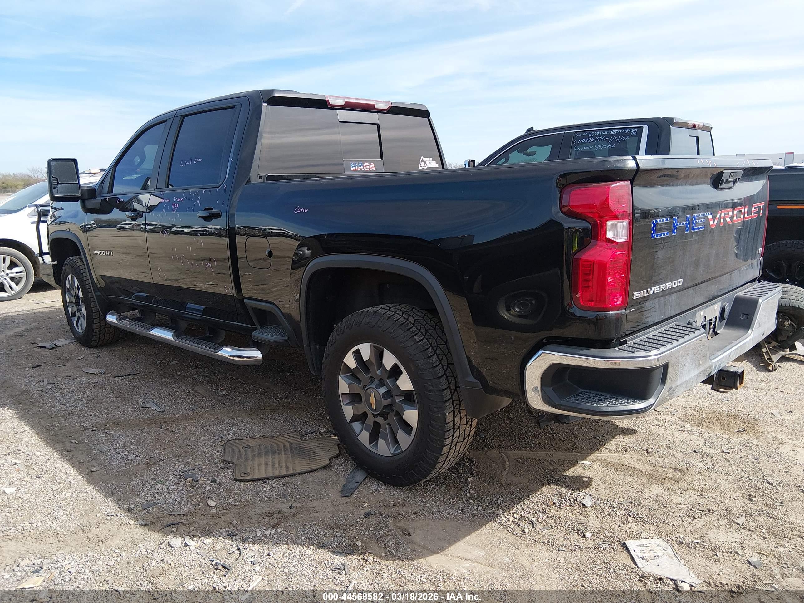CHEVROLET SILVERADO image 3