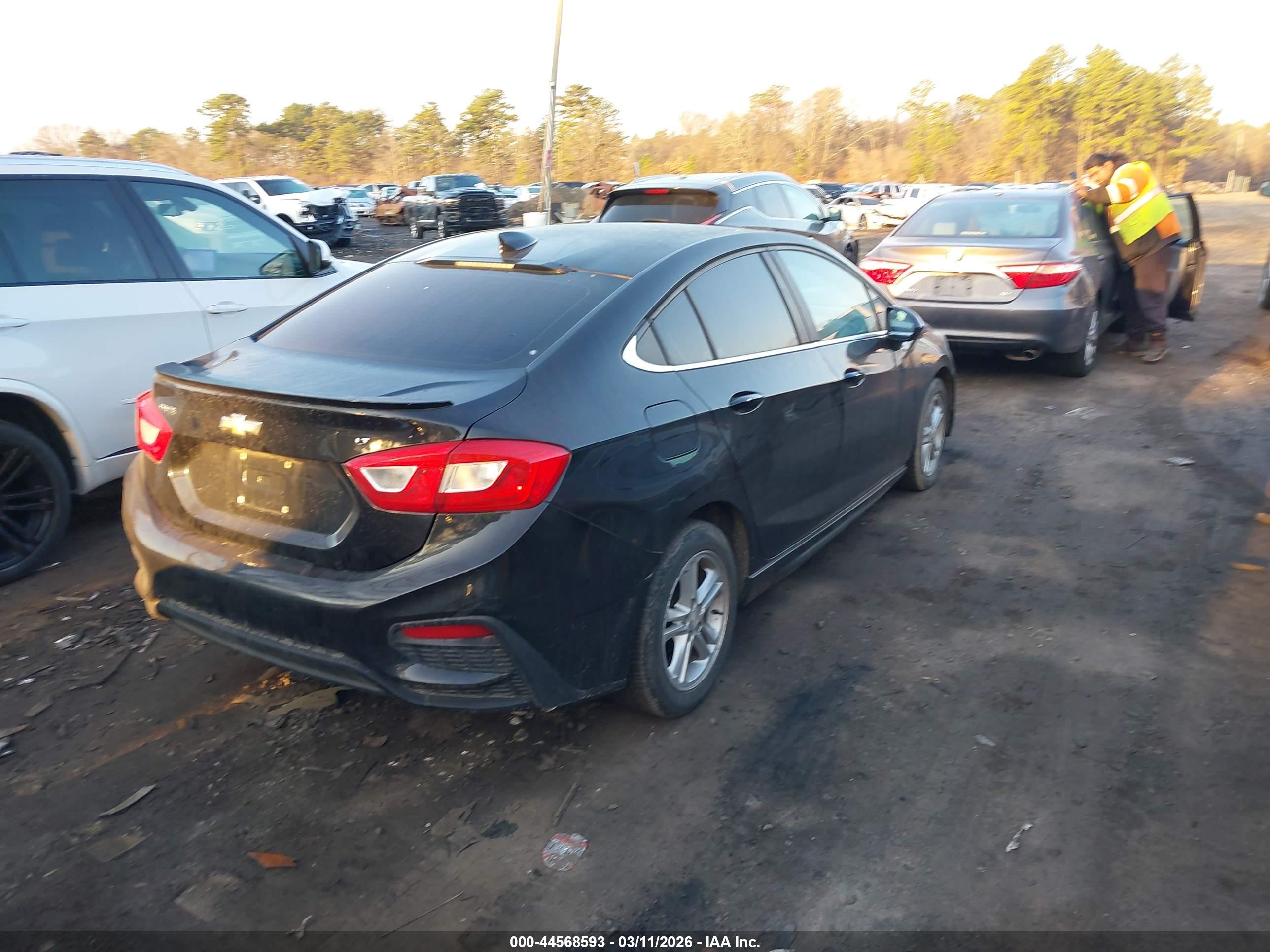 CHEVROLET CRUZE image 4