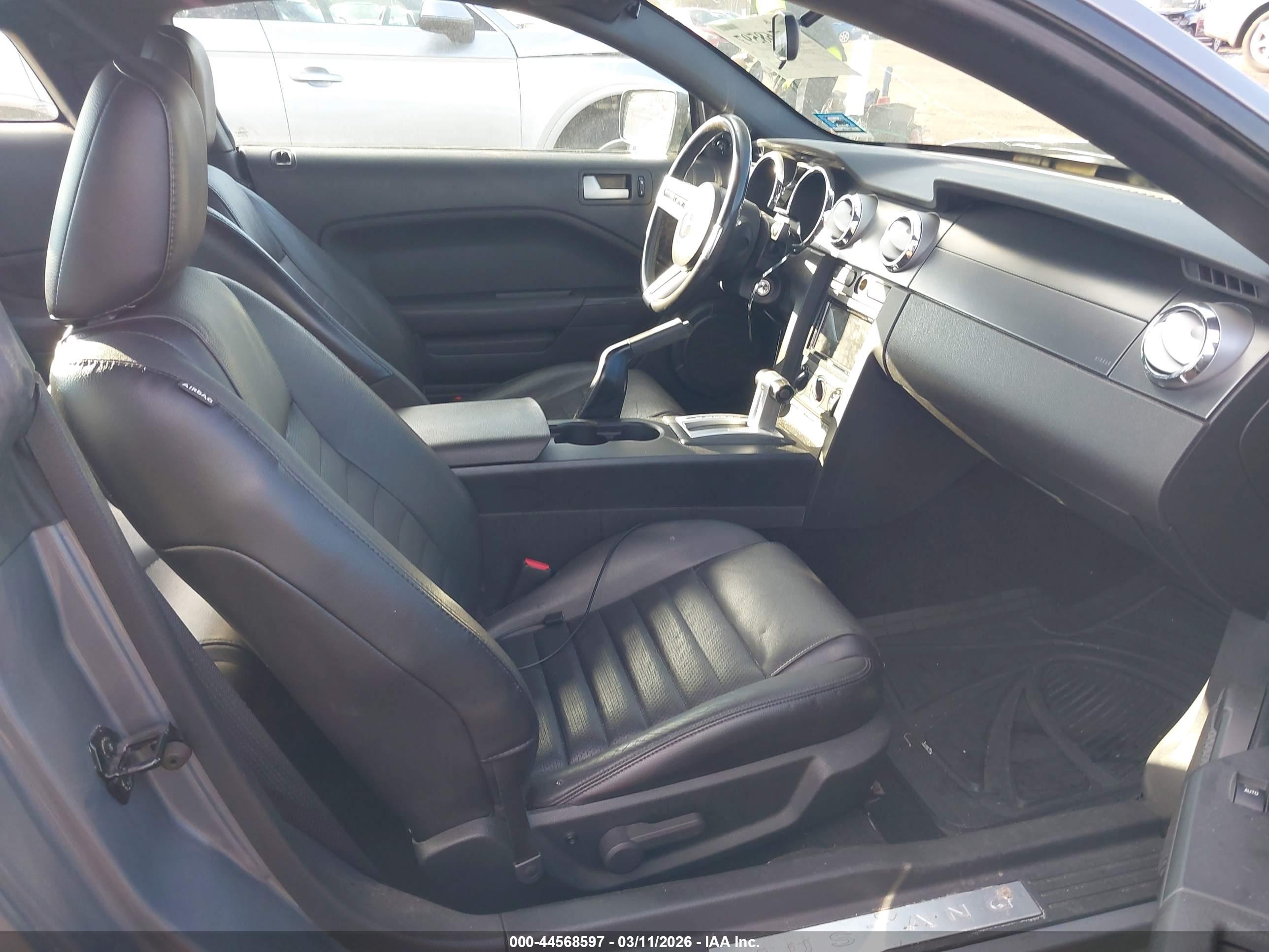 FORD MUSTANG image 5
