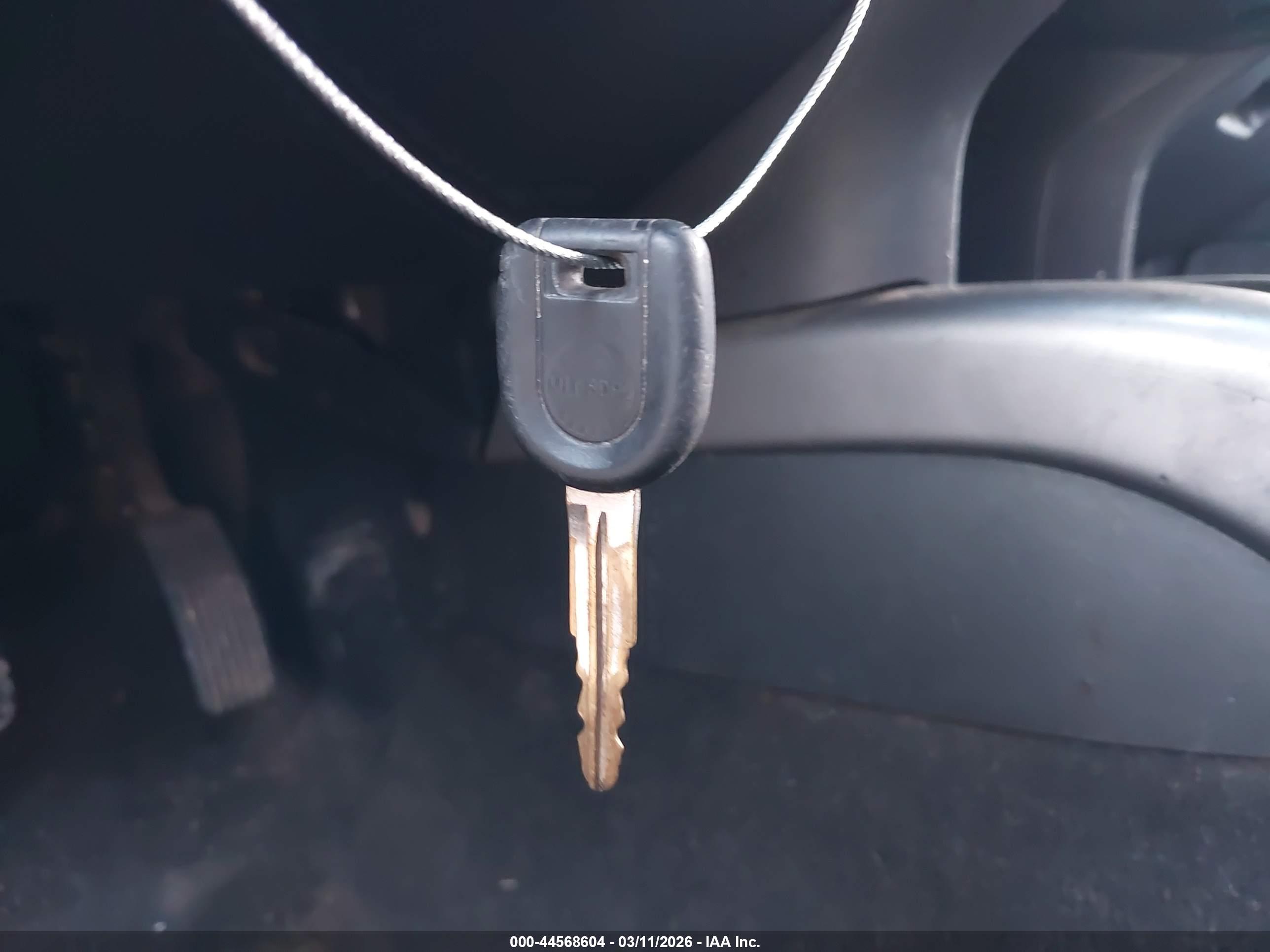MITSUBISHI OUTLANDER image 11