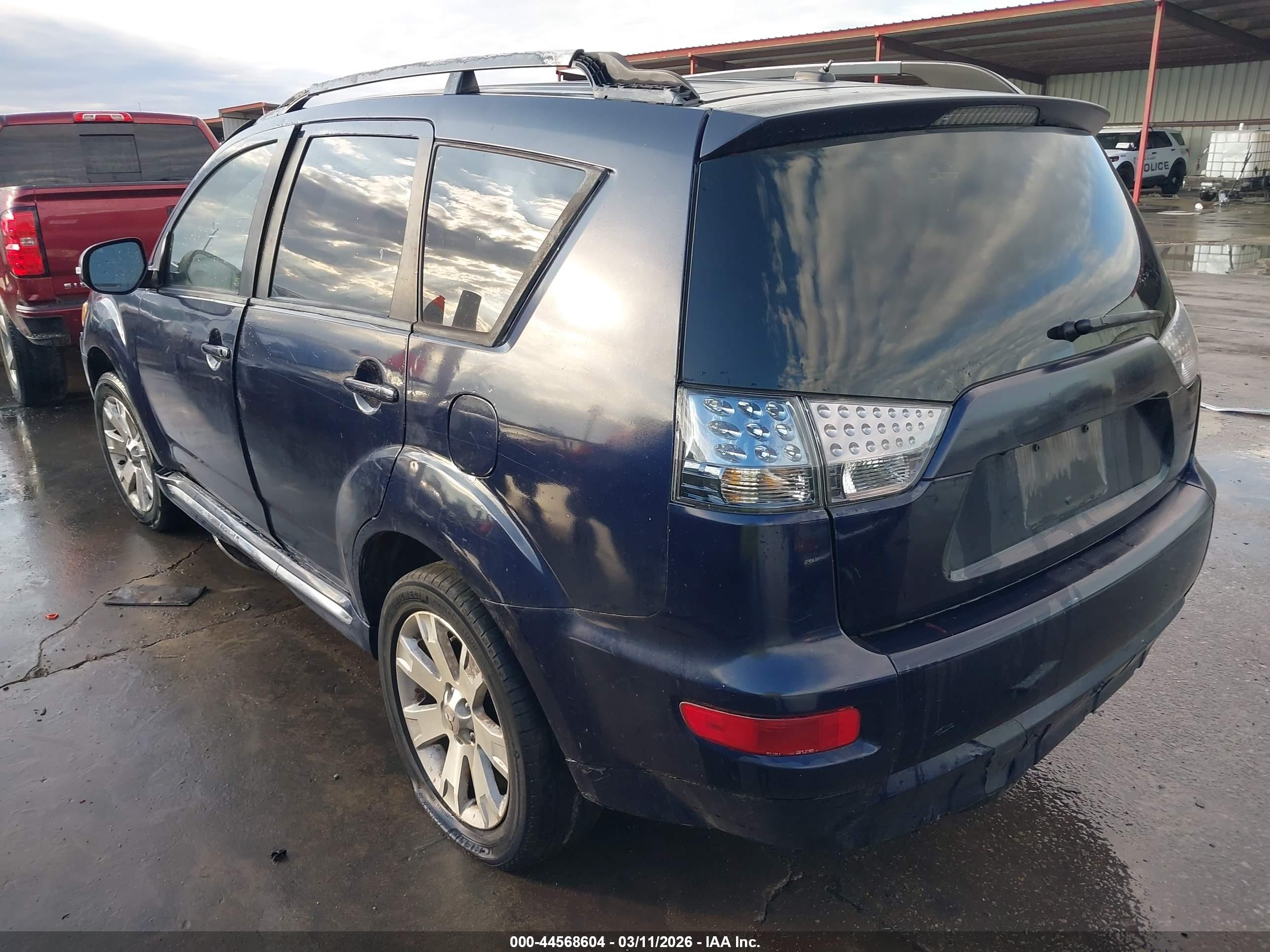 MITSUBISHI OUTLANDER image 3