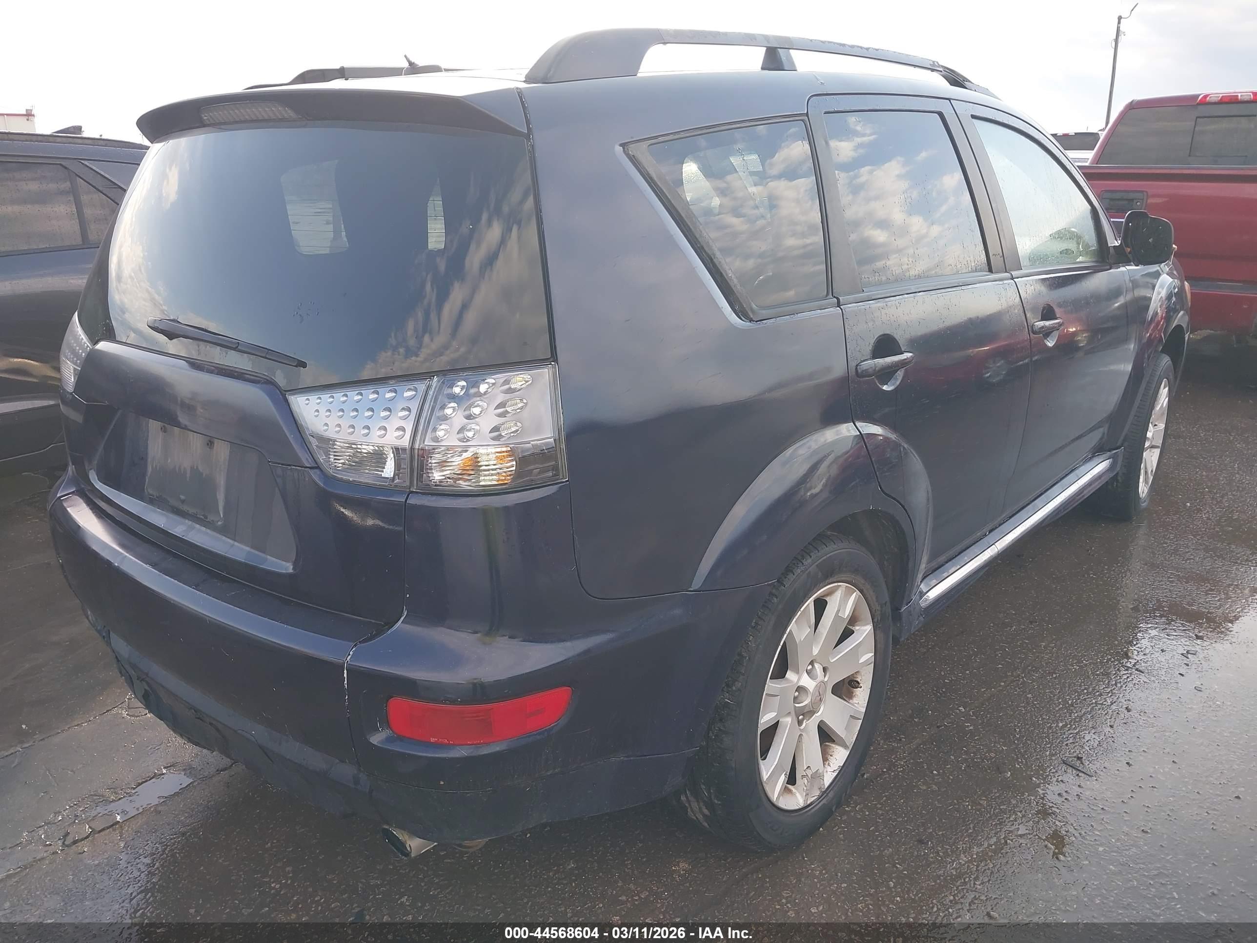 MITSUBISHI OUTLANDER image 4