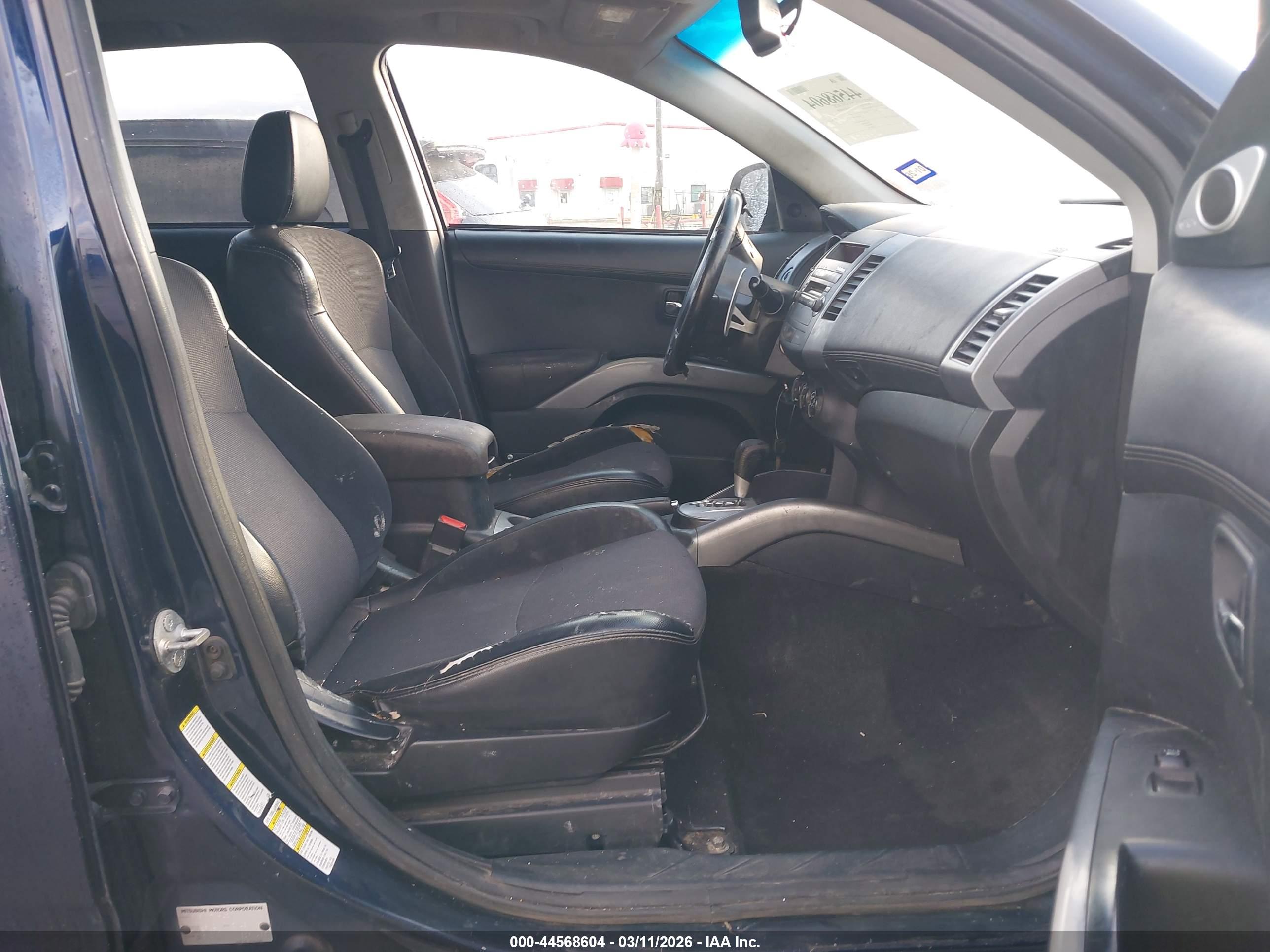 MITSUBISHI OUTLANDER image 5