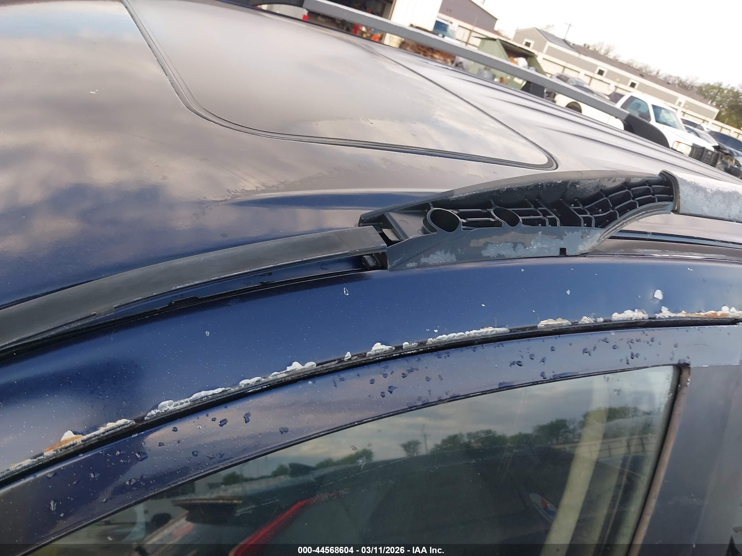 MITSUBISHI OUTLANDER image 6