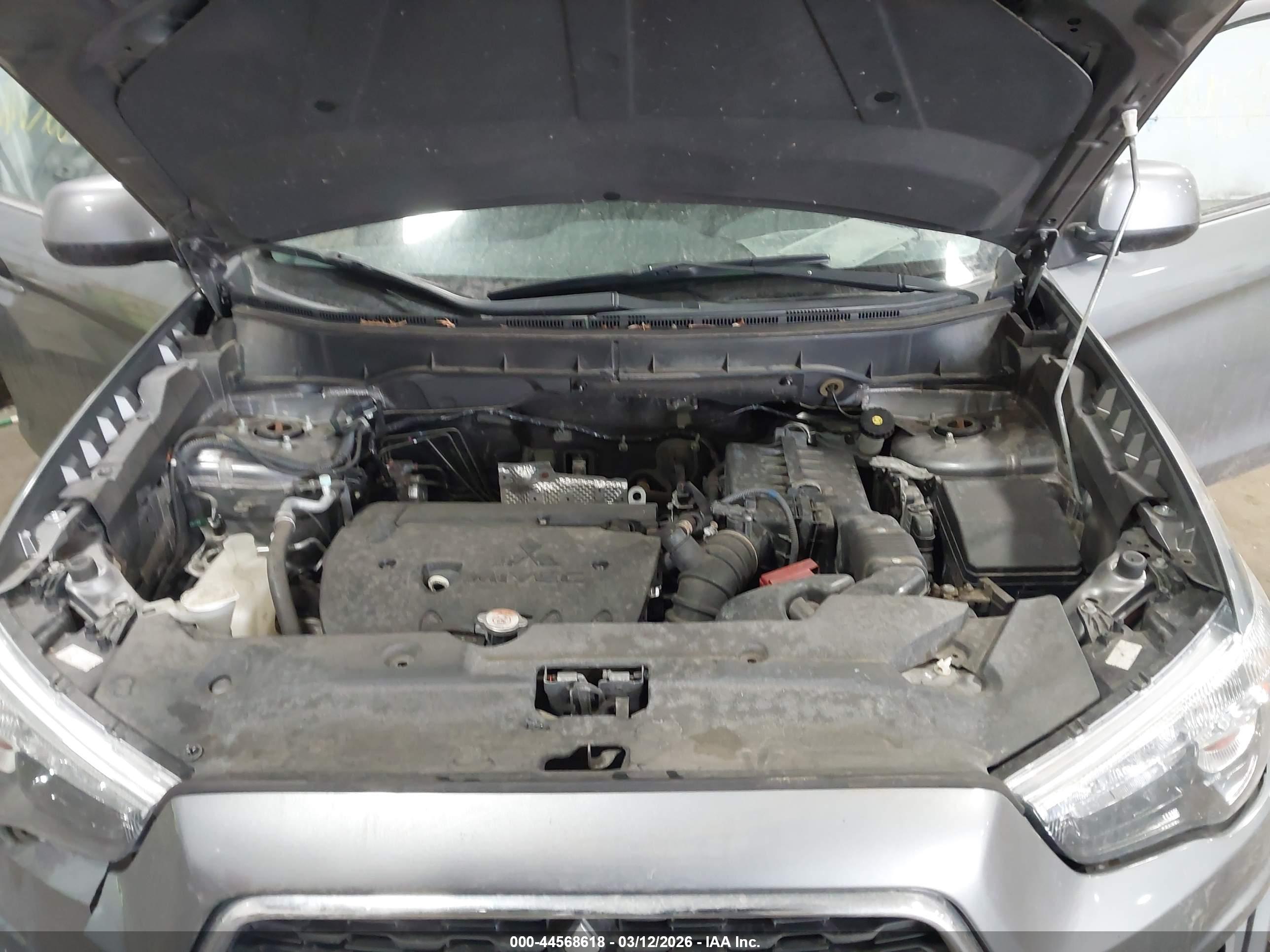 MITSUBISHI OUTLANDER image 10