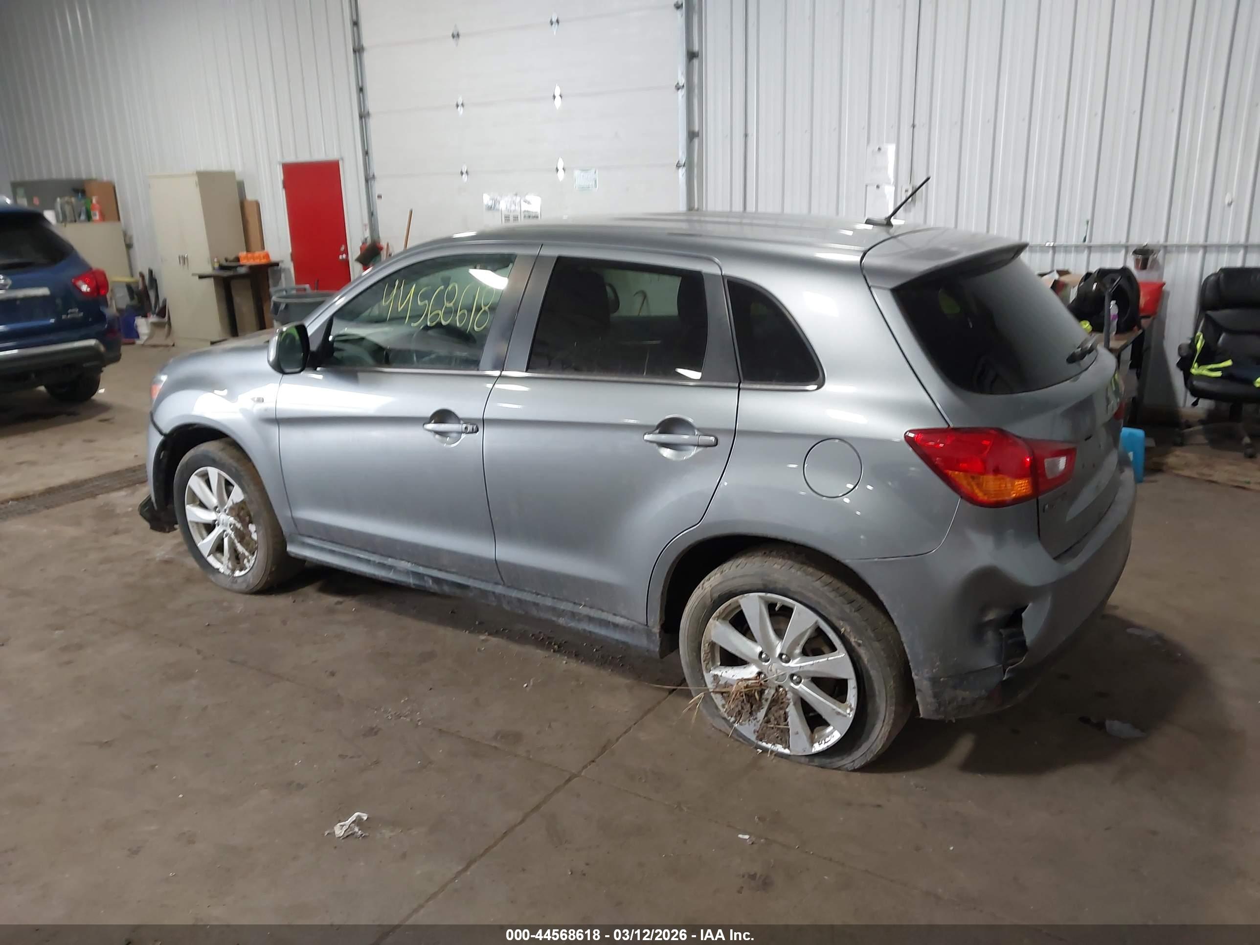 MITSUBISHI OUTLANDER image 3