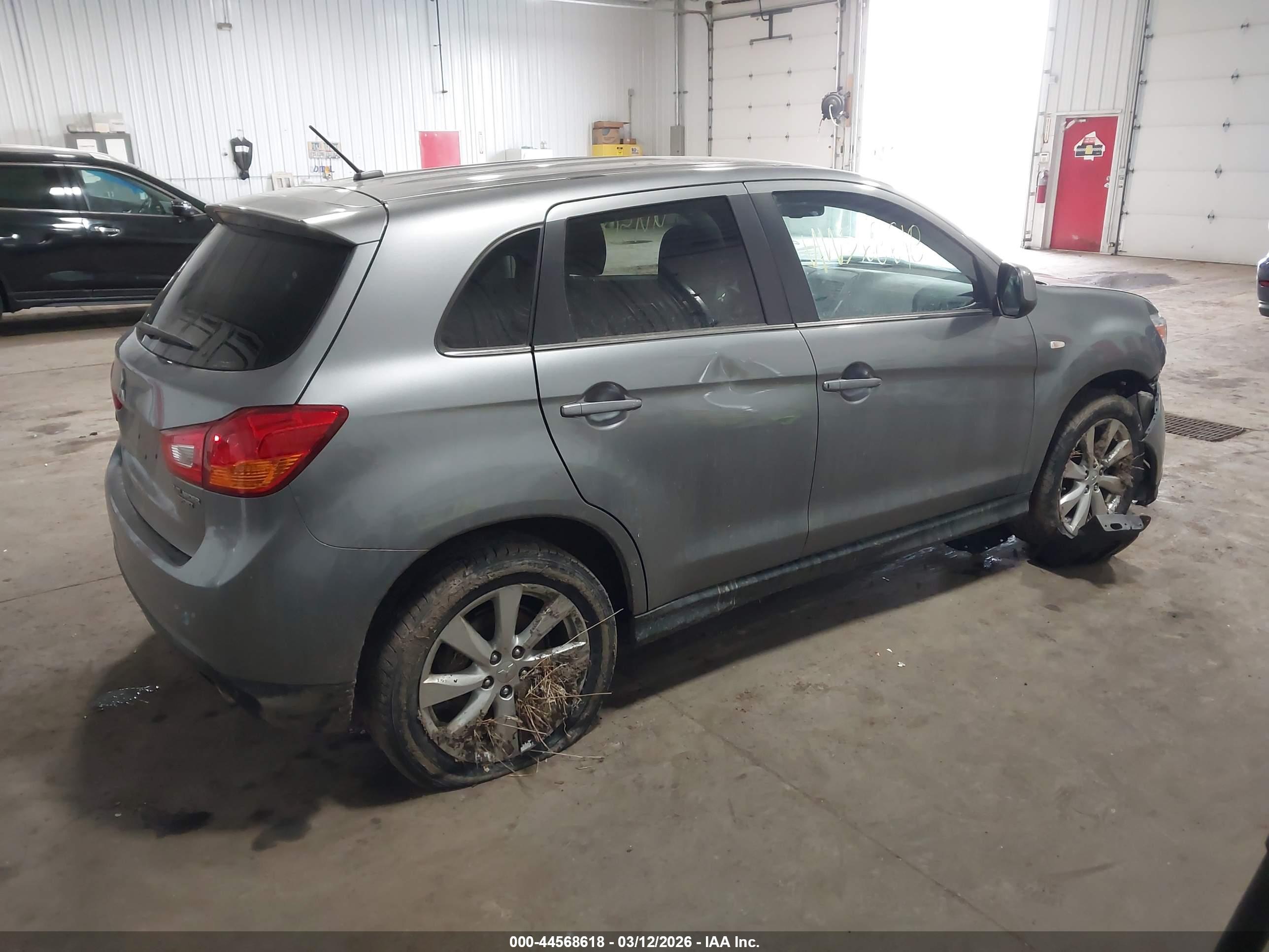 MITSUBISHI OUTLANDER image 4