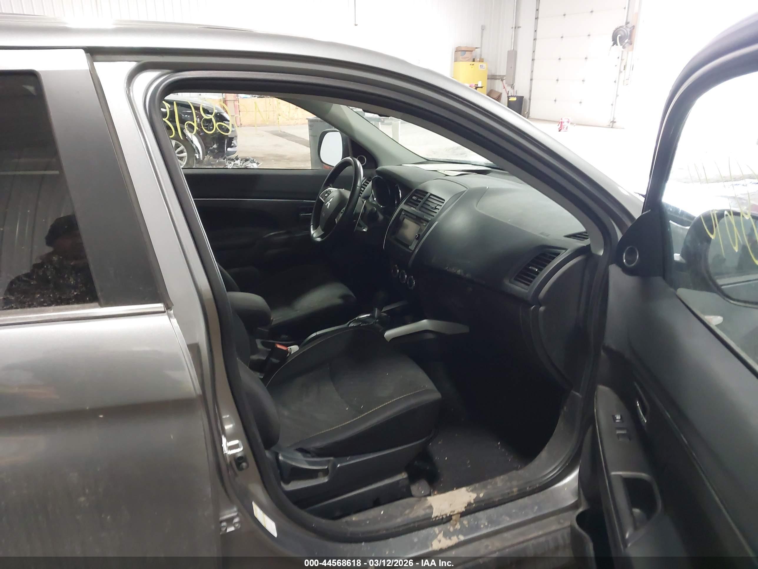 MITSUBISHI OUTLANDER image 5
