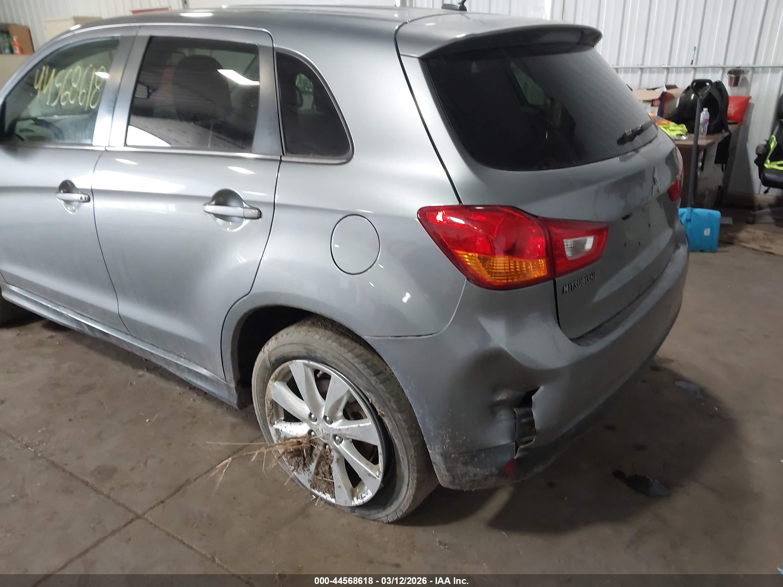 MITSUBISHI OUTLANDER image 6