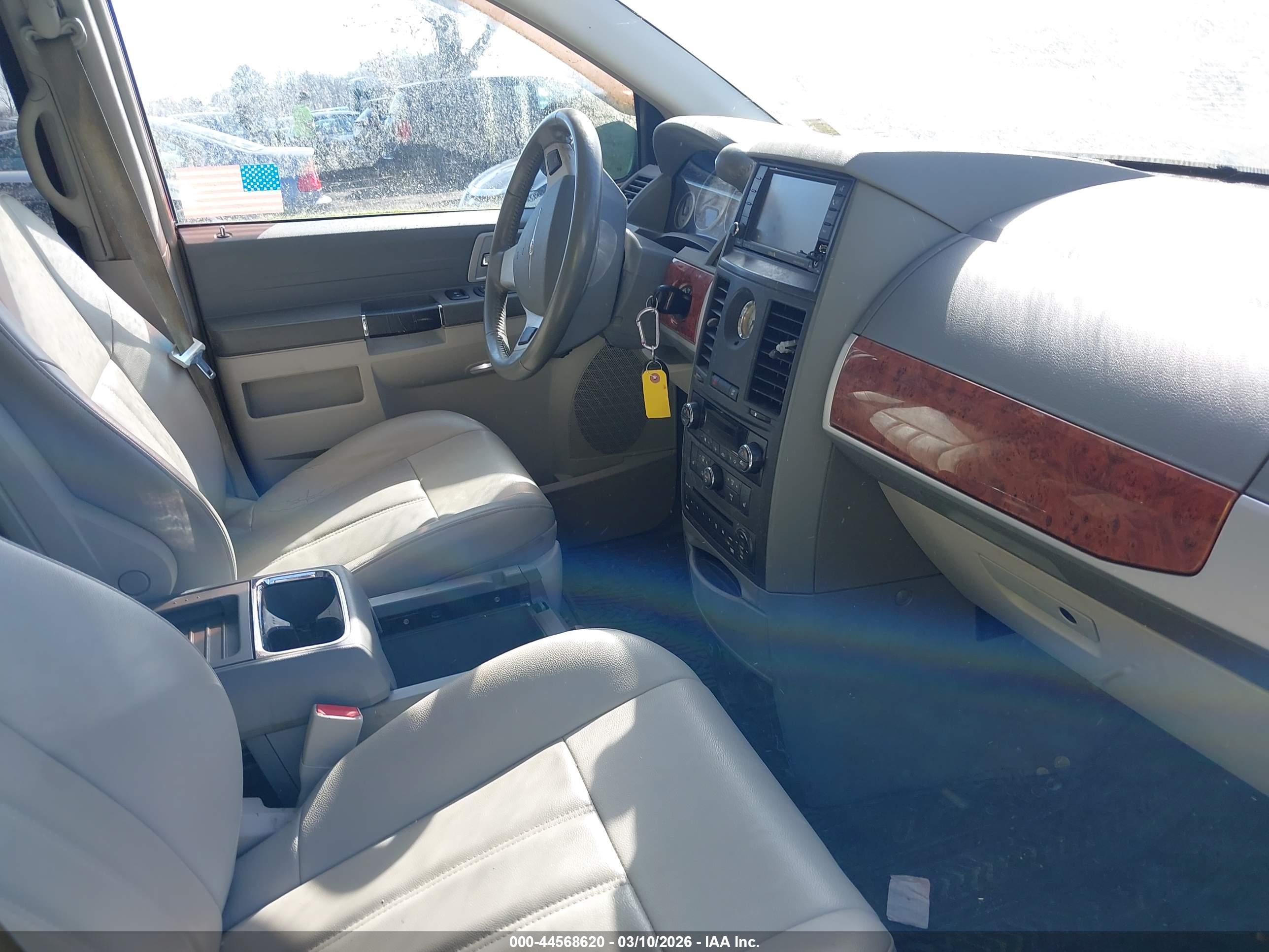 CHRYSLER TOWN image 5