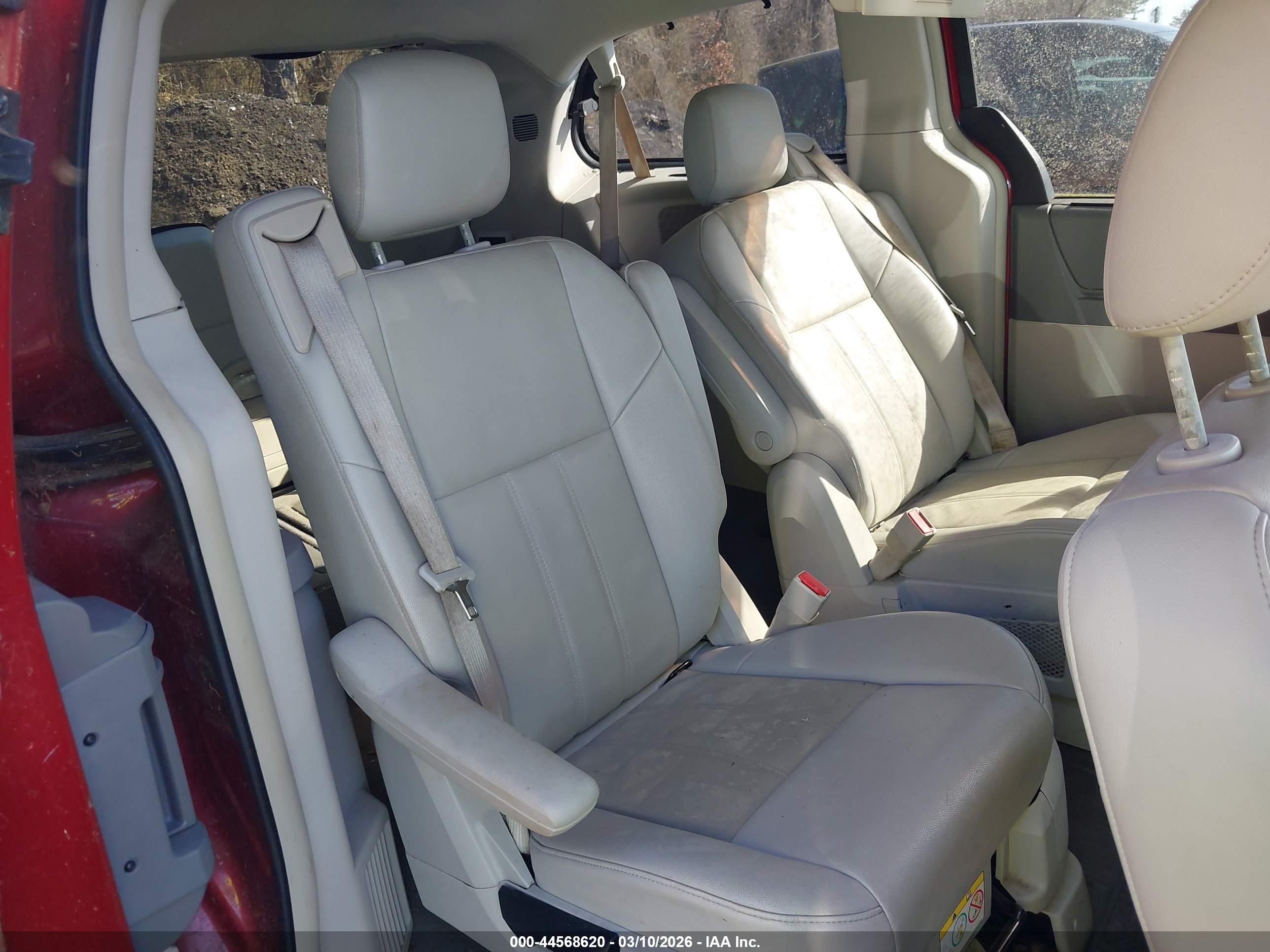 CHRYSLER TOWN image 8