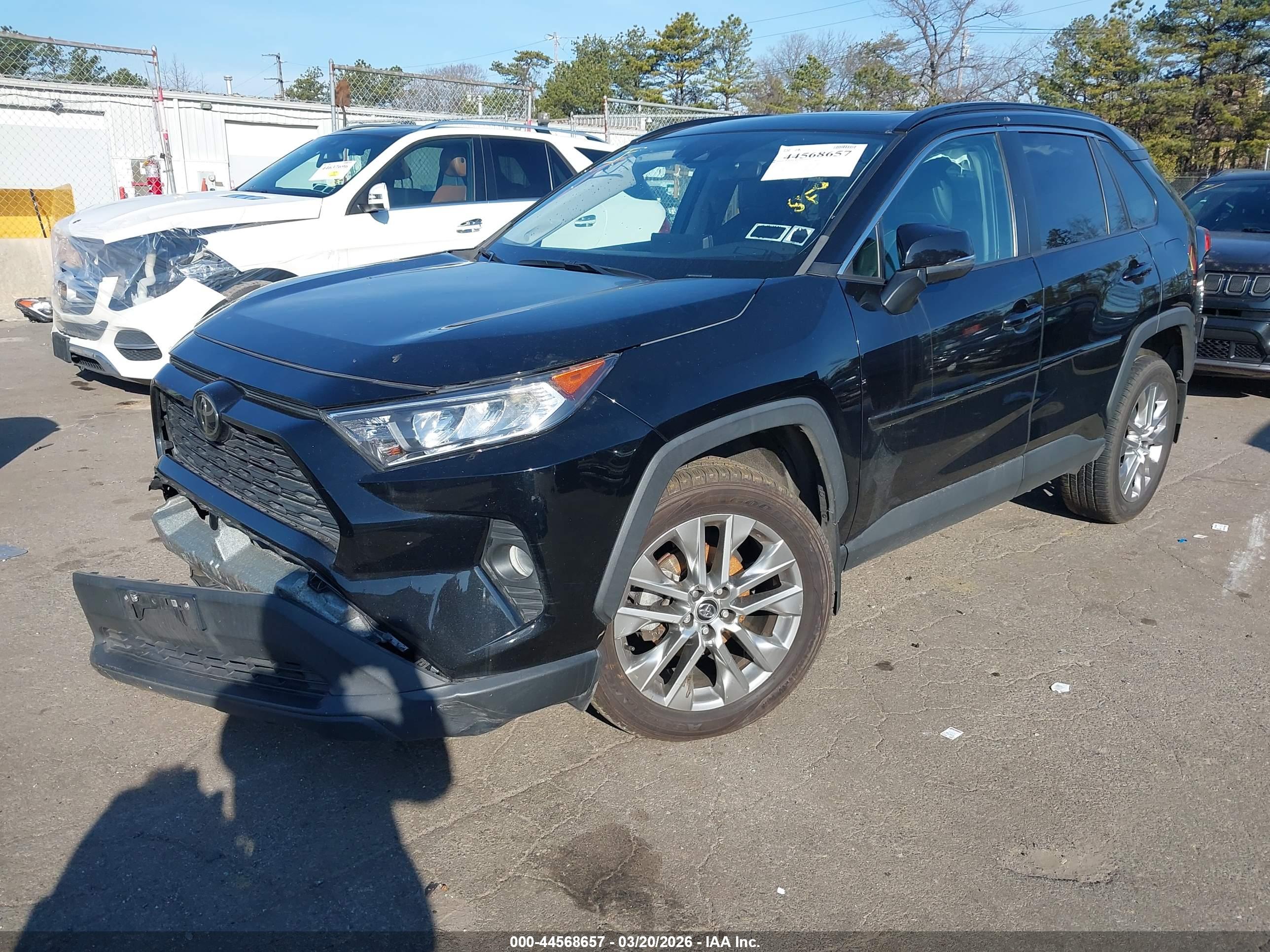 TOYOTA RAV4 image 2