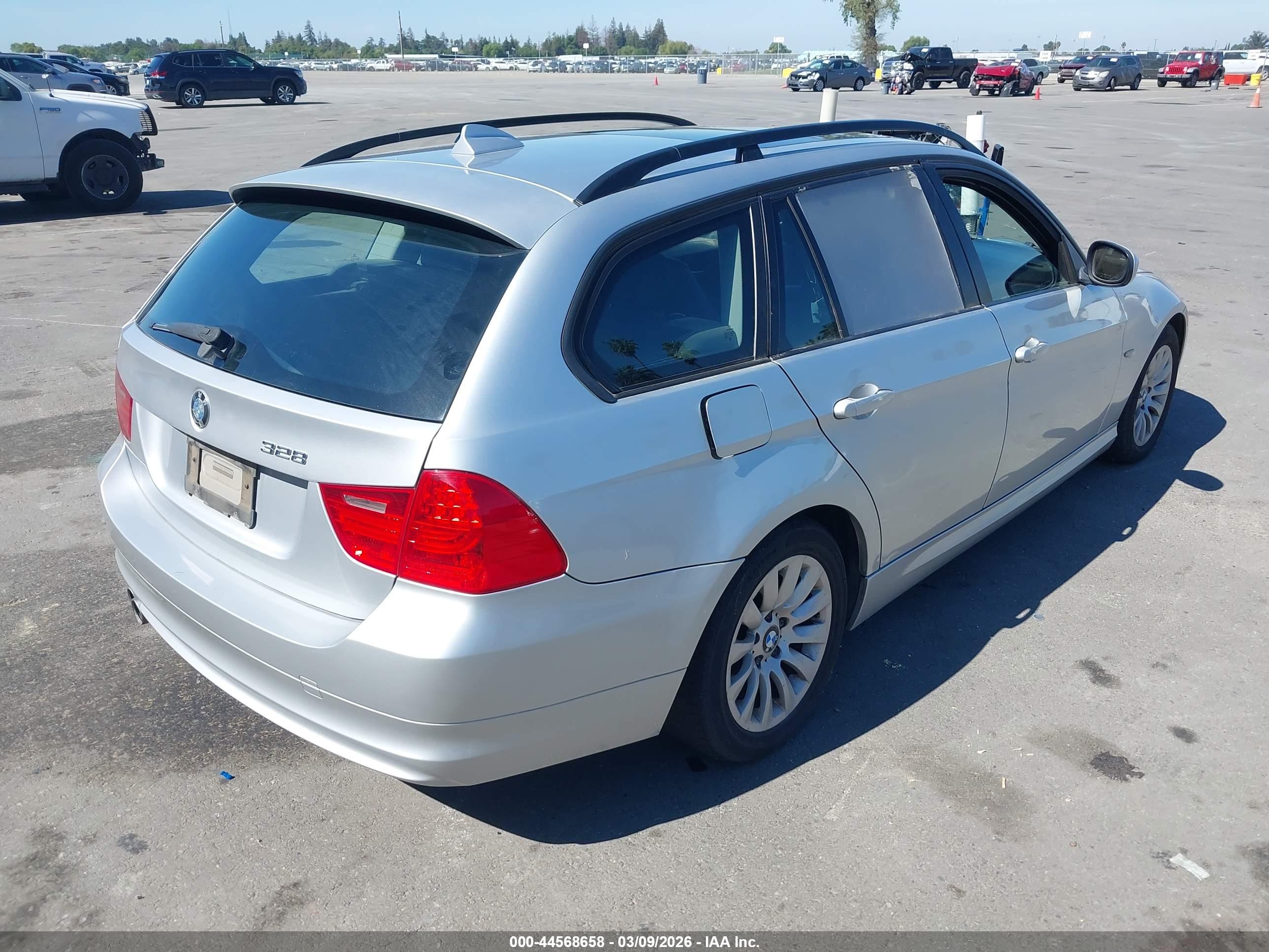 BMW 328I image 4