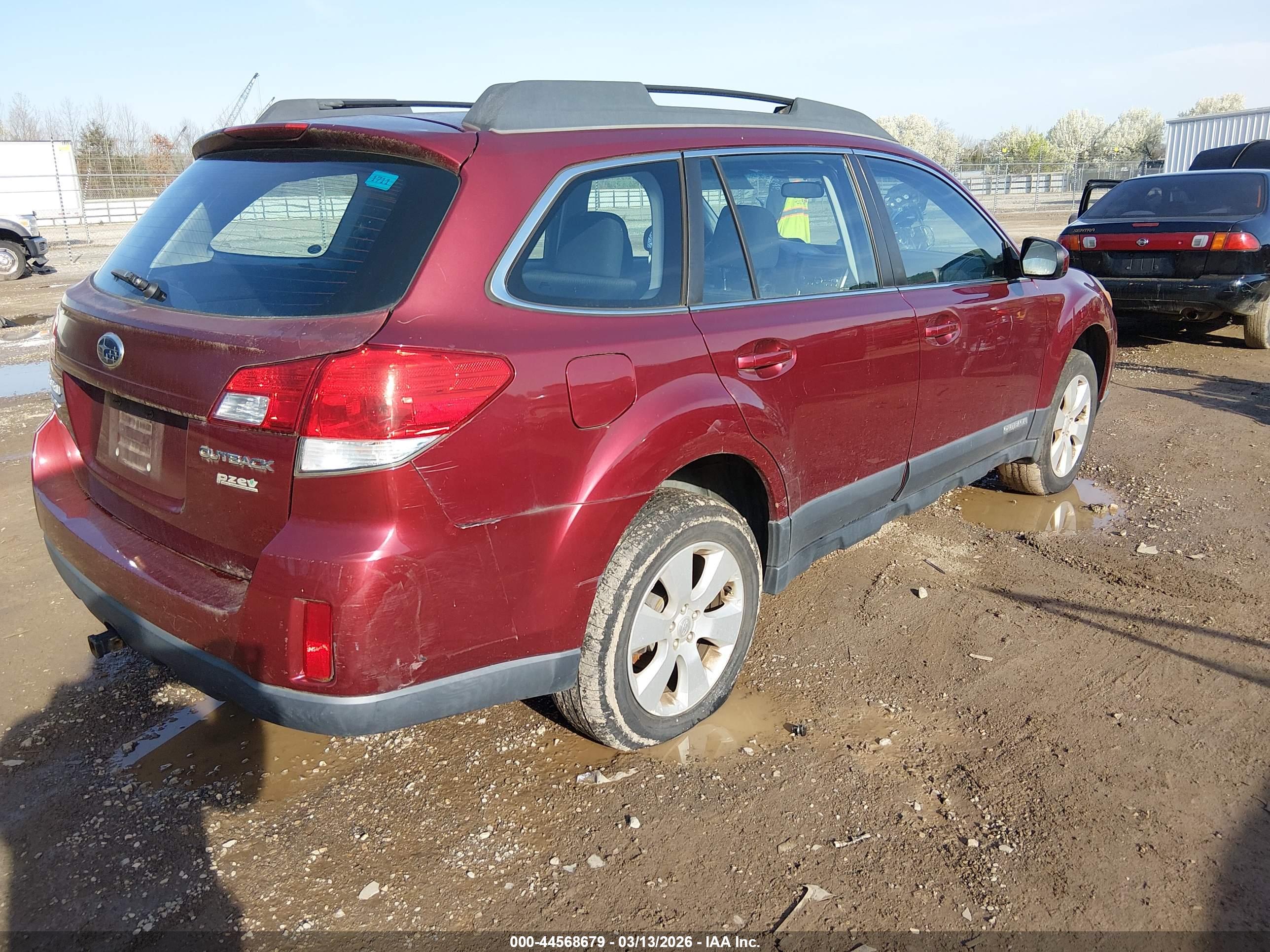SUBARU OUTBACK image 4