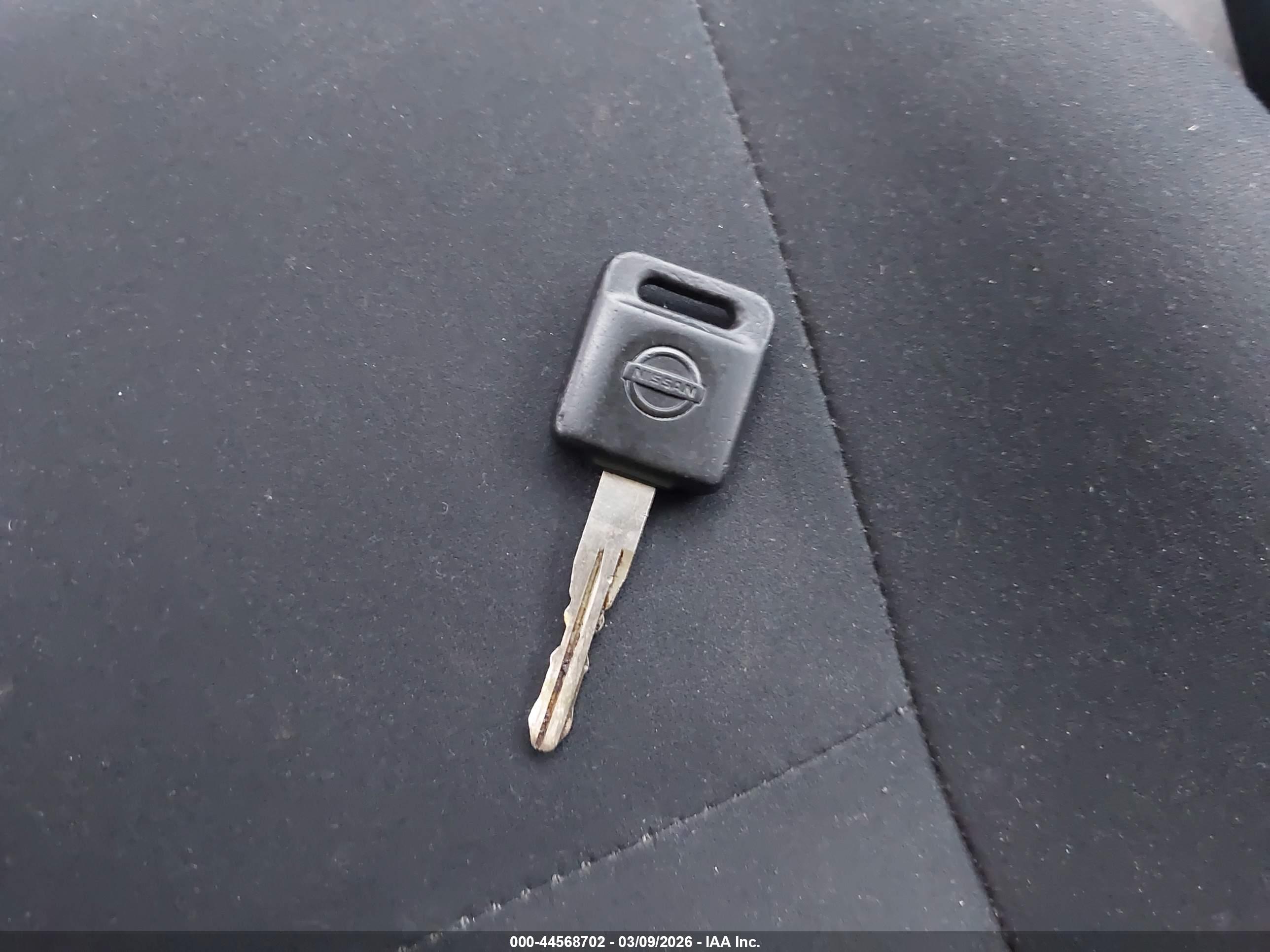 NISSAN VERSA image 11