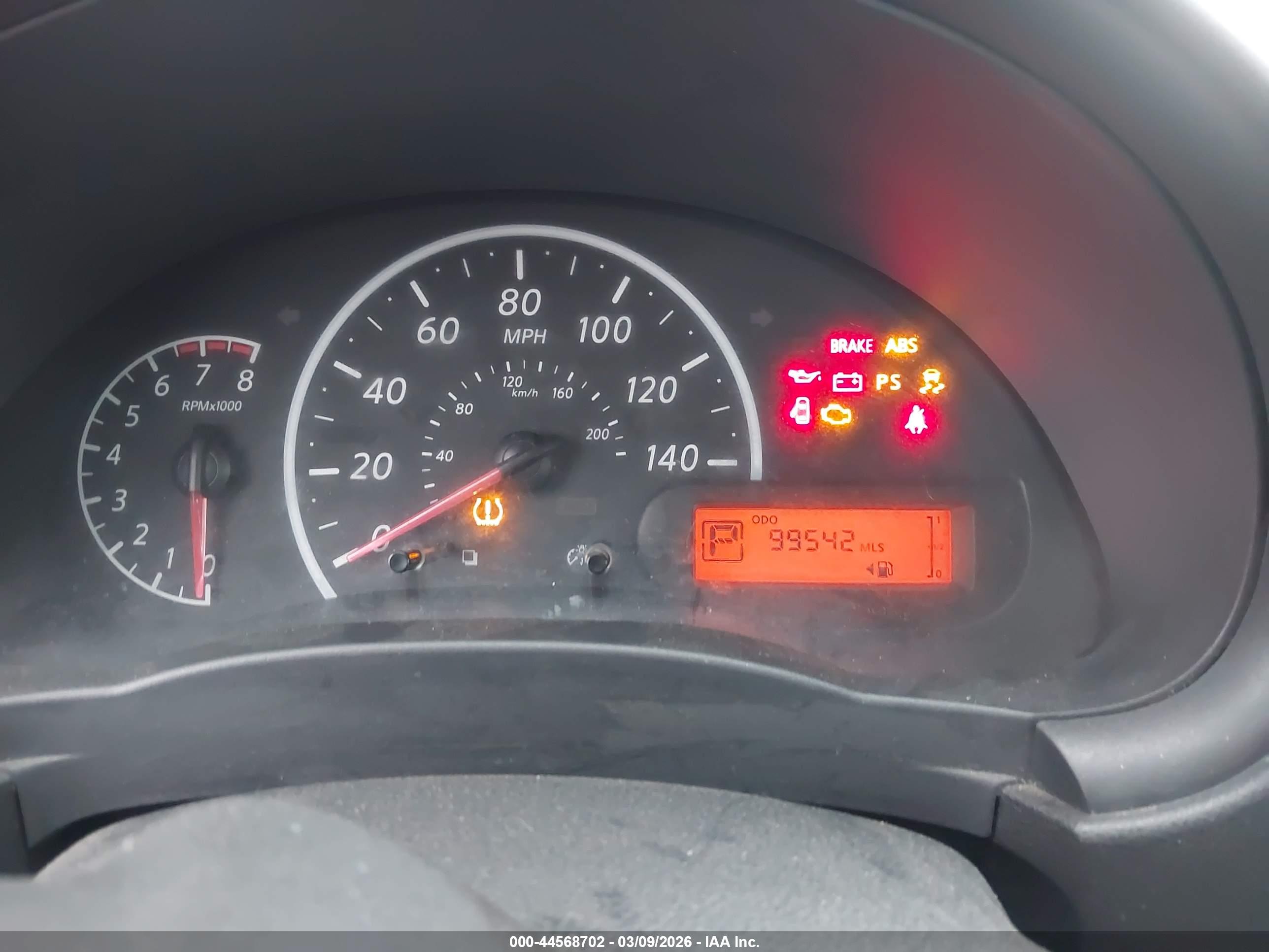 NISSAN VERSA image 7
