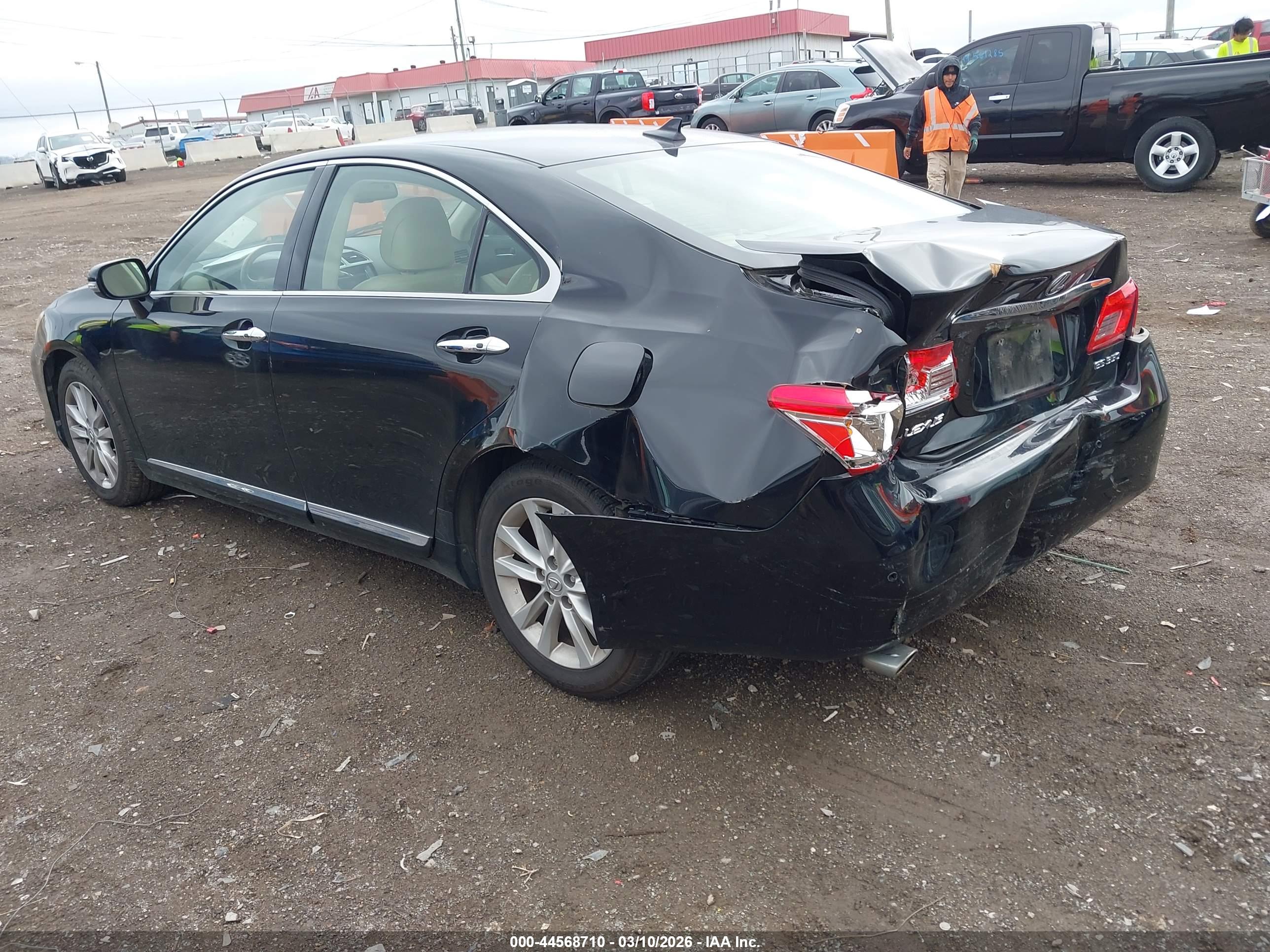LEXUS ES image 3