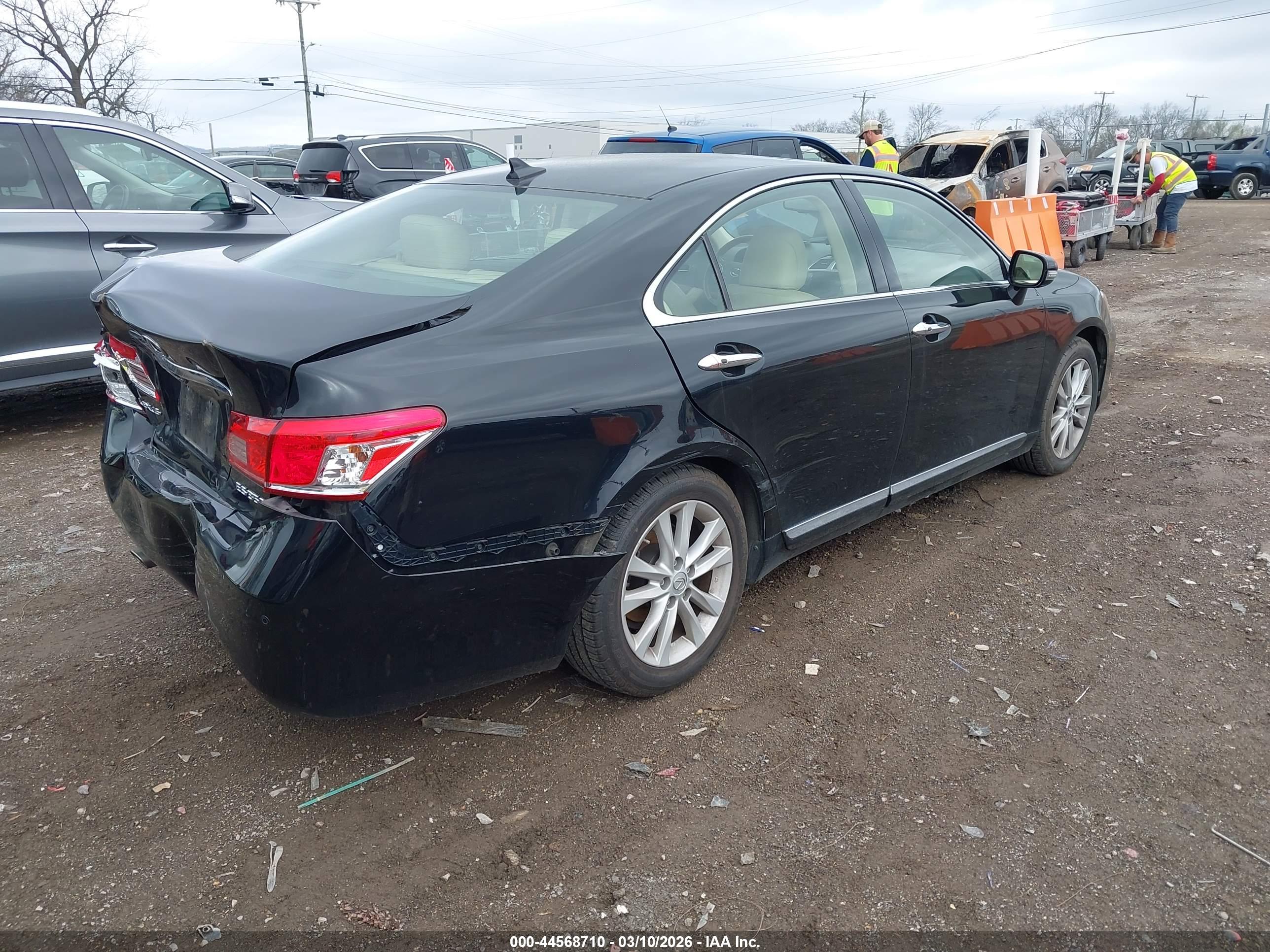 LEXUS ES image 4