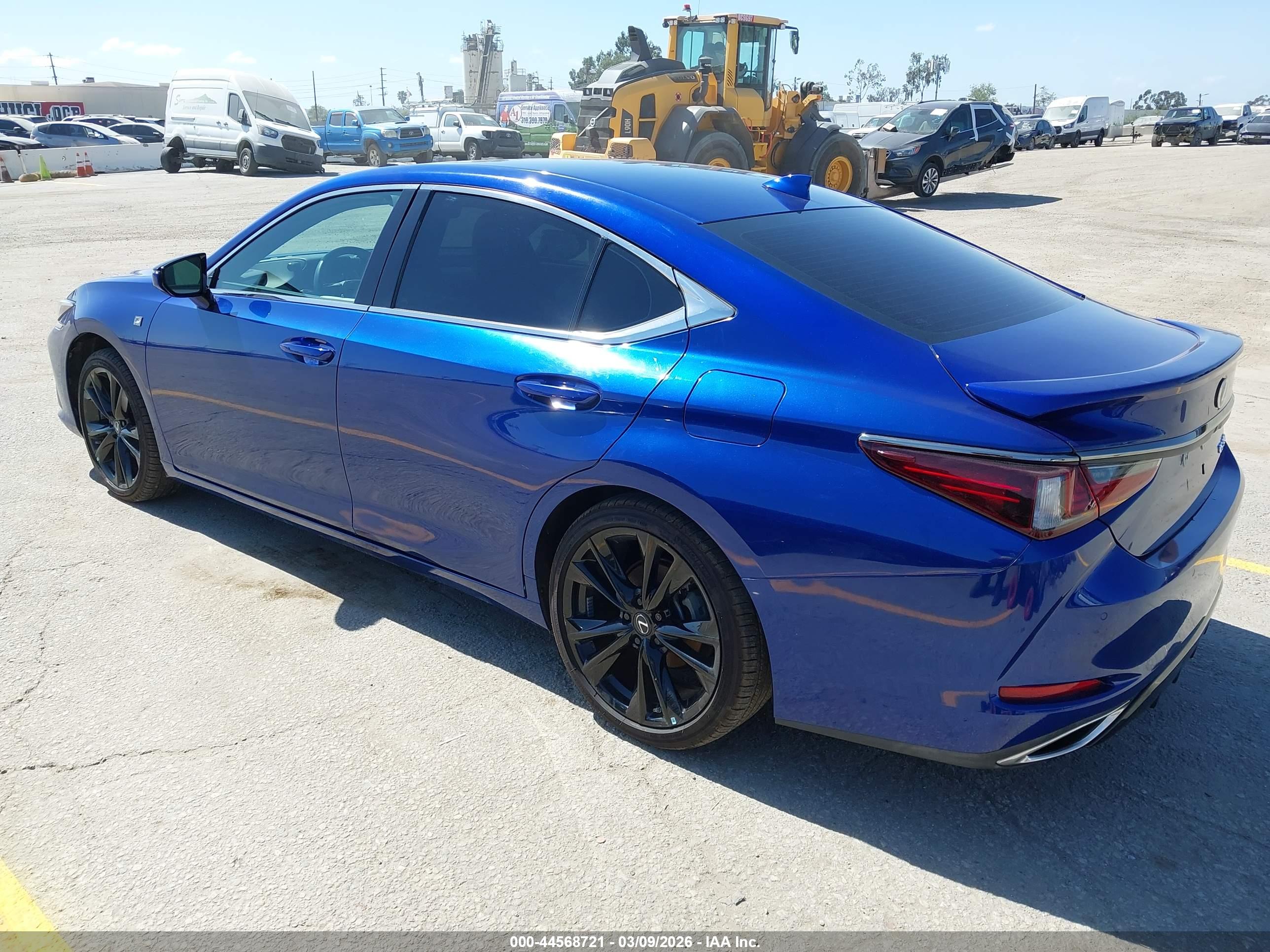 LEXUS ES image 3