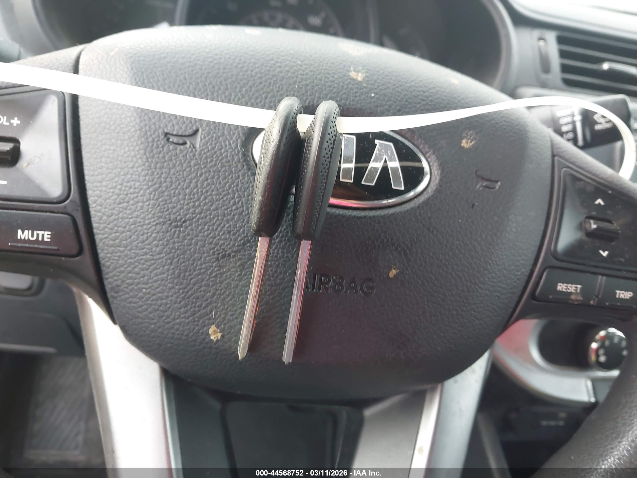KIA RIO image 11