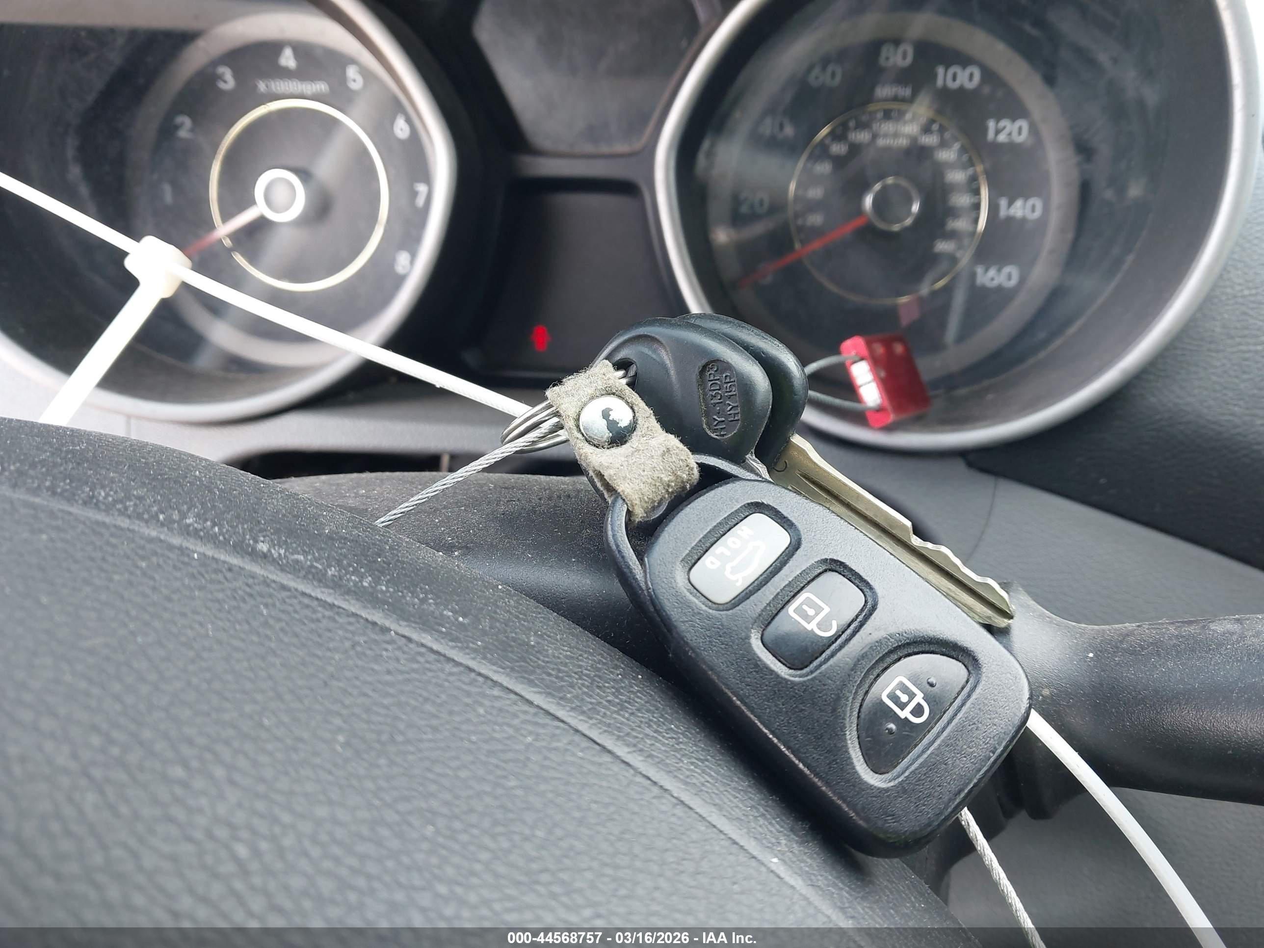 HYUNDAI ELANTRA image 11