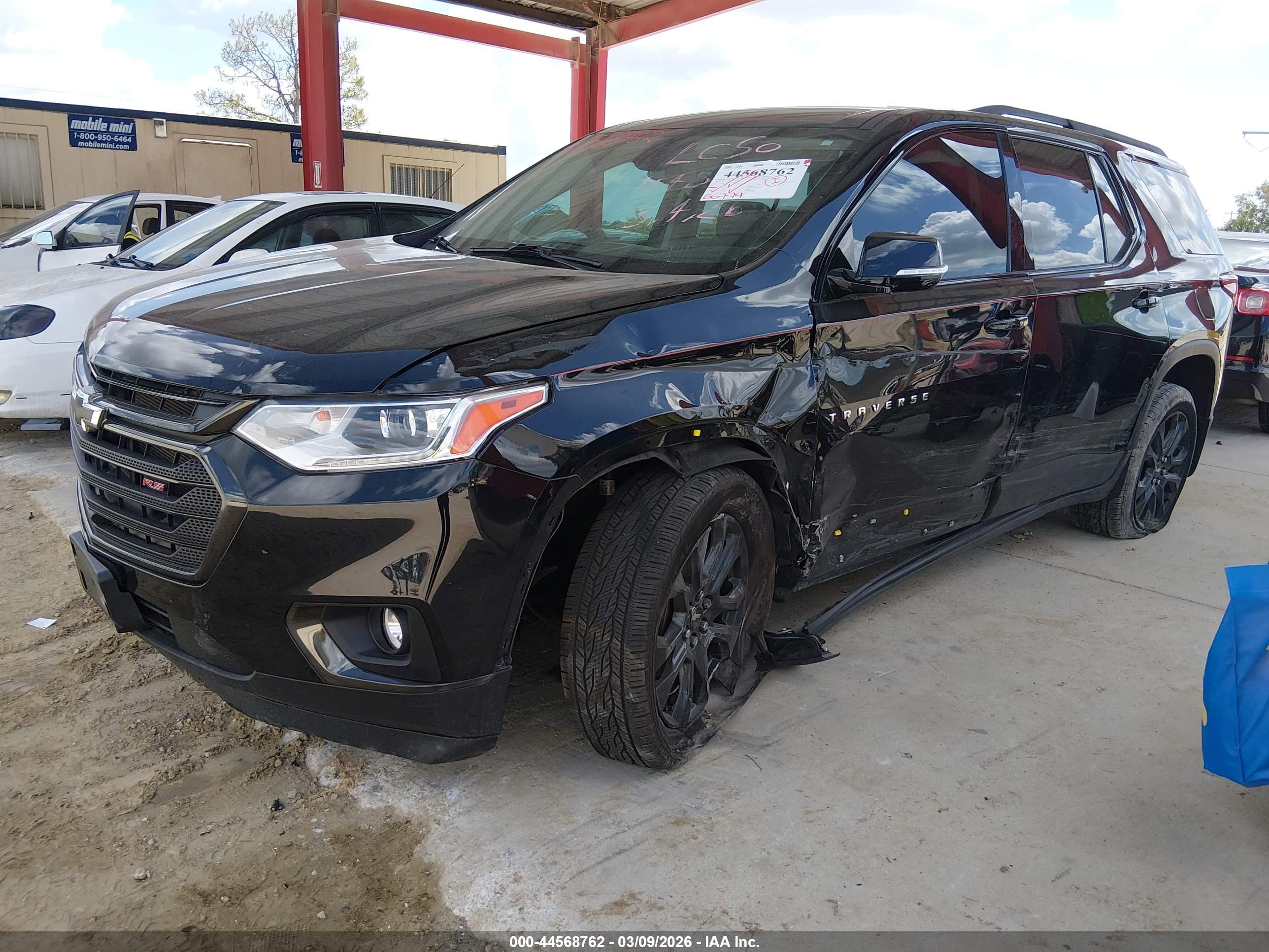 CHEVROLET TRAVERSE image 2