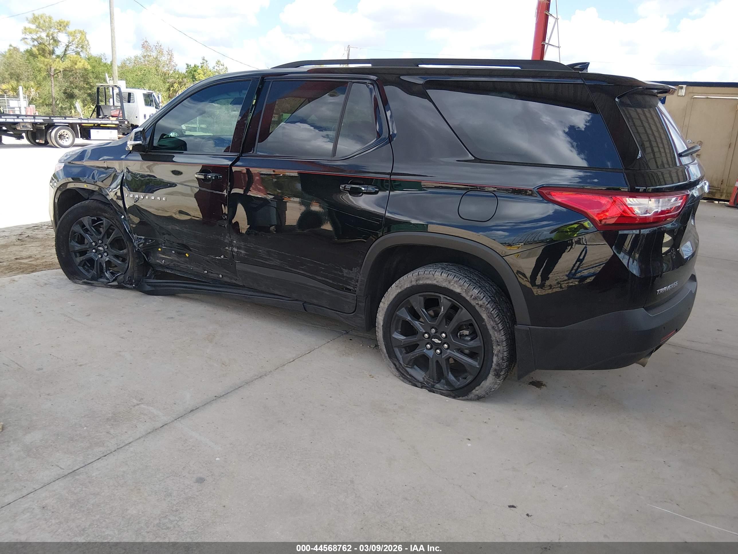 CHEVROLET TRAVERSE image 3
