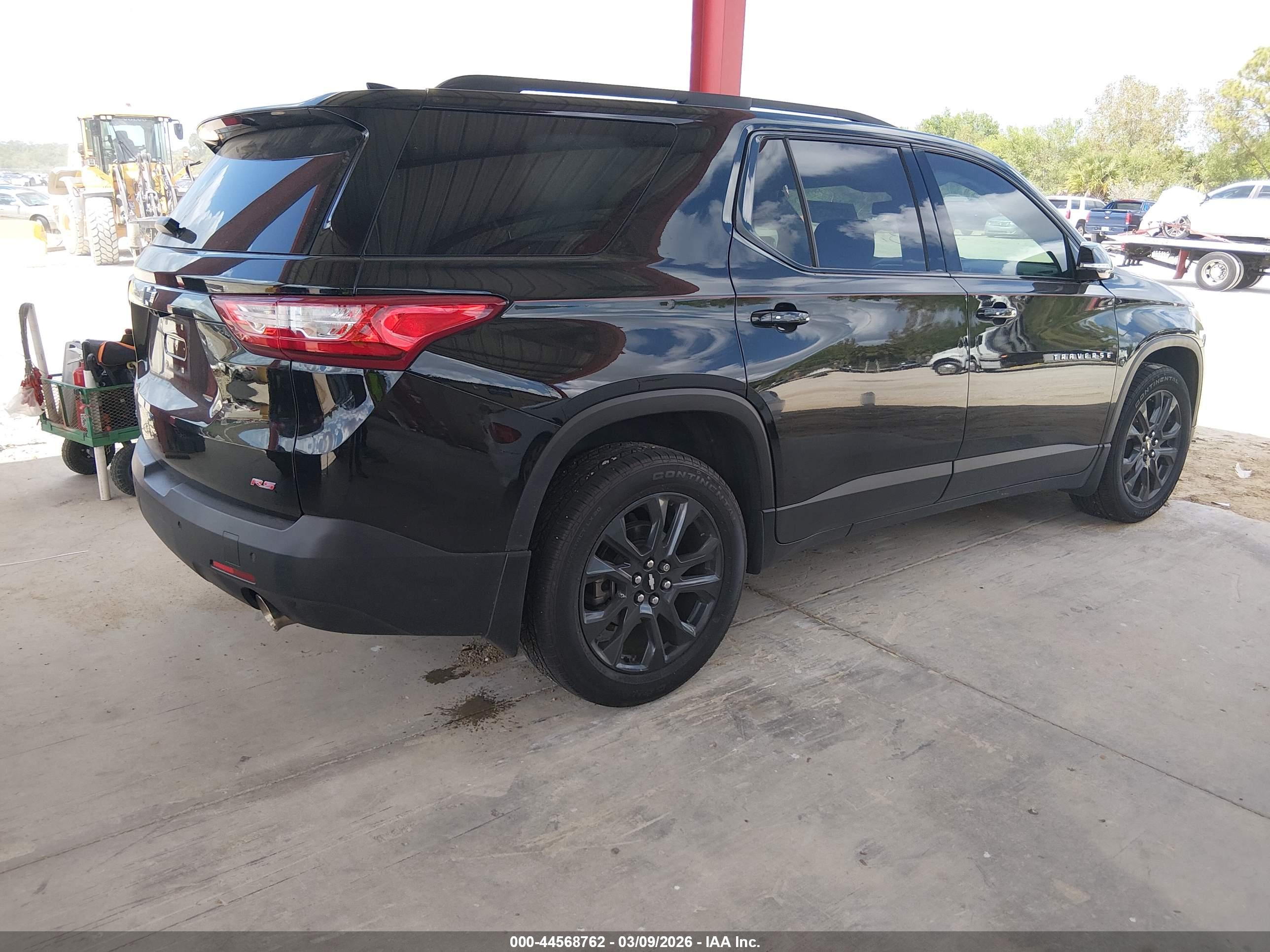 CHEVROLET TRAVERSE image 4