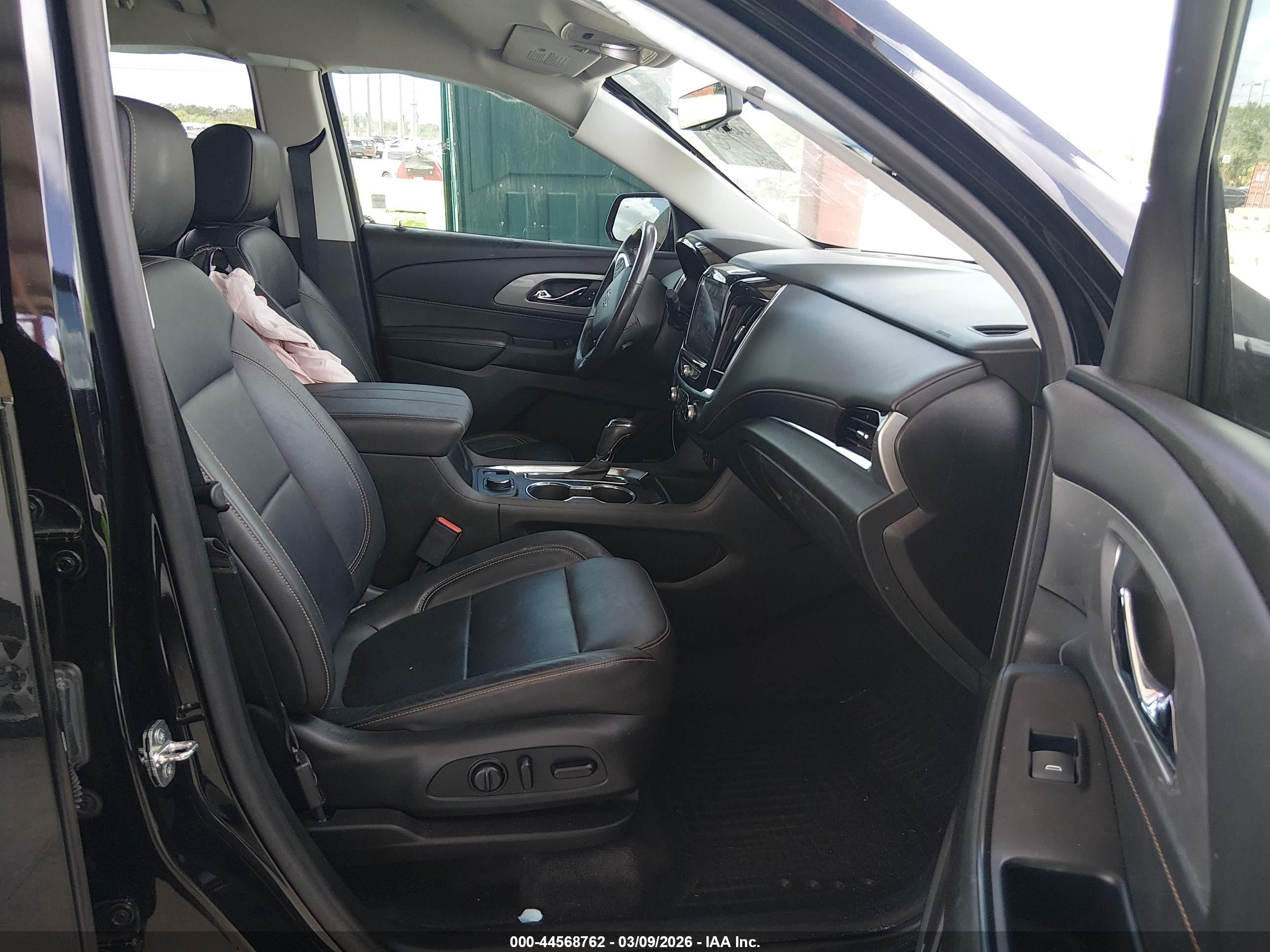 CHEVROLET TRAVERSE image 5