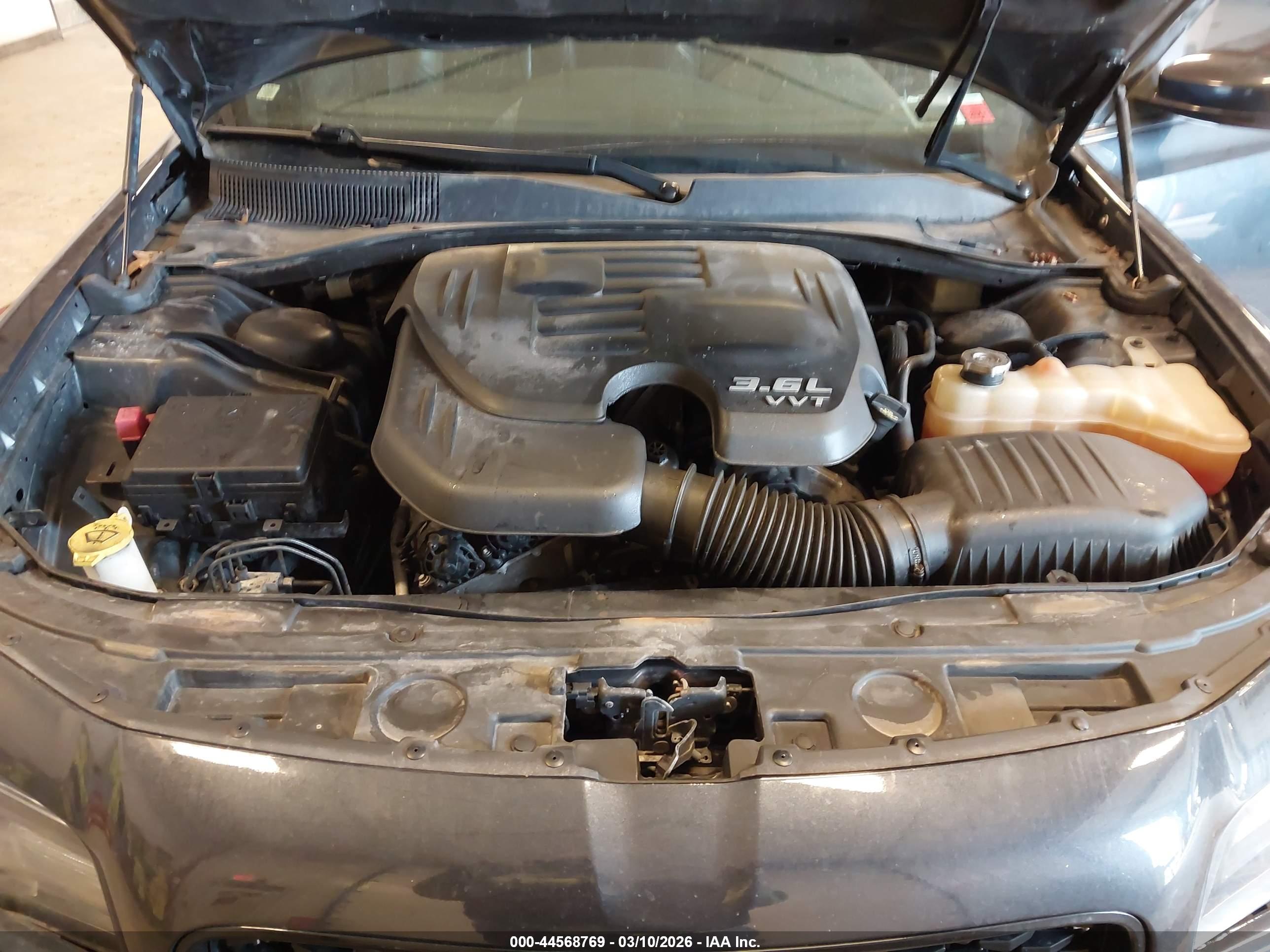 CHRYSLER 300 image 10