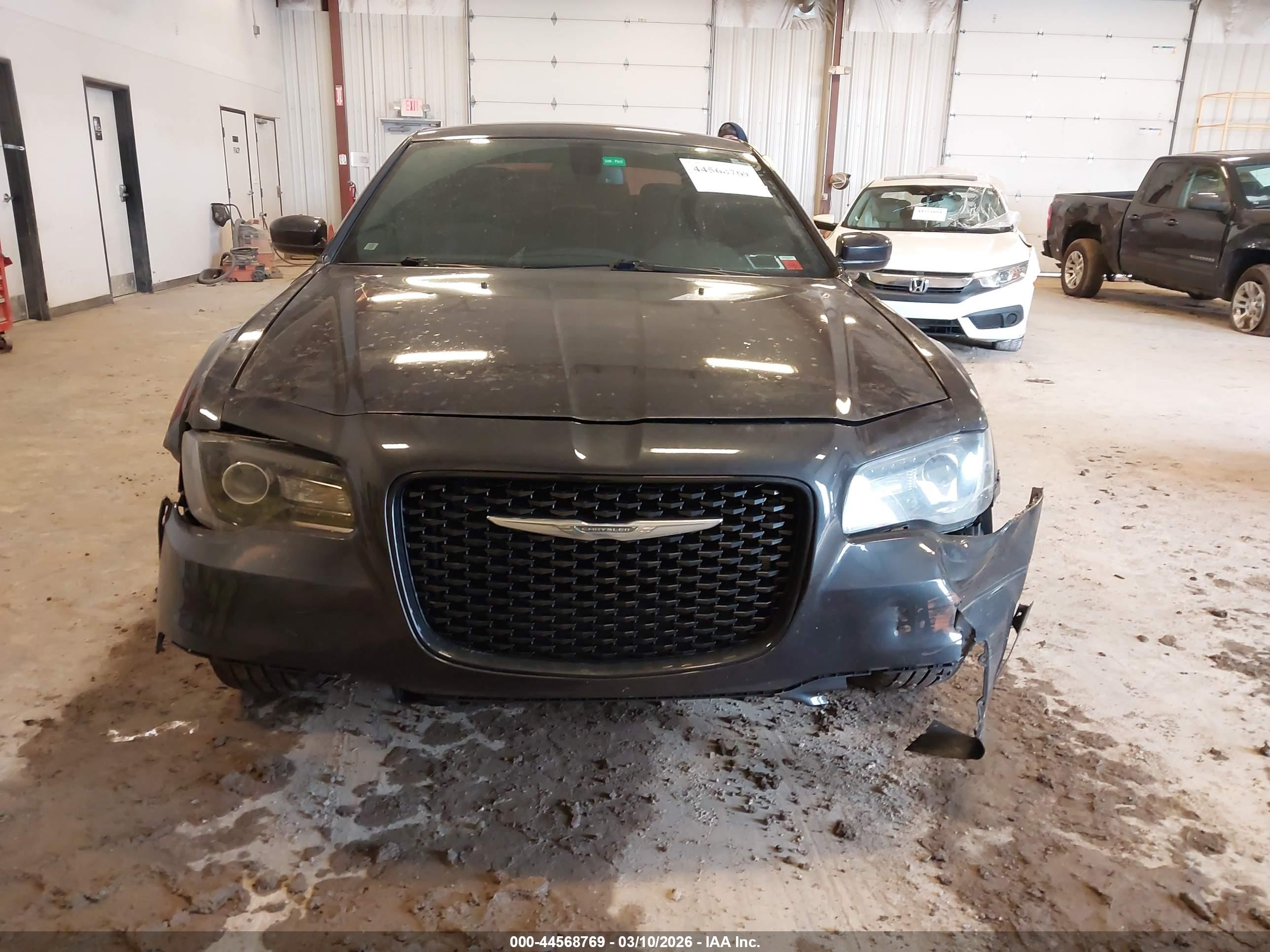 CHRYSLER 300 image 6