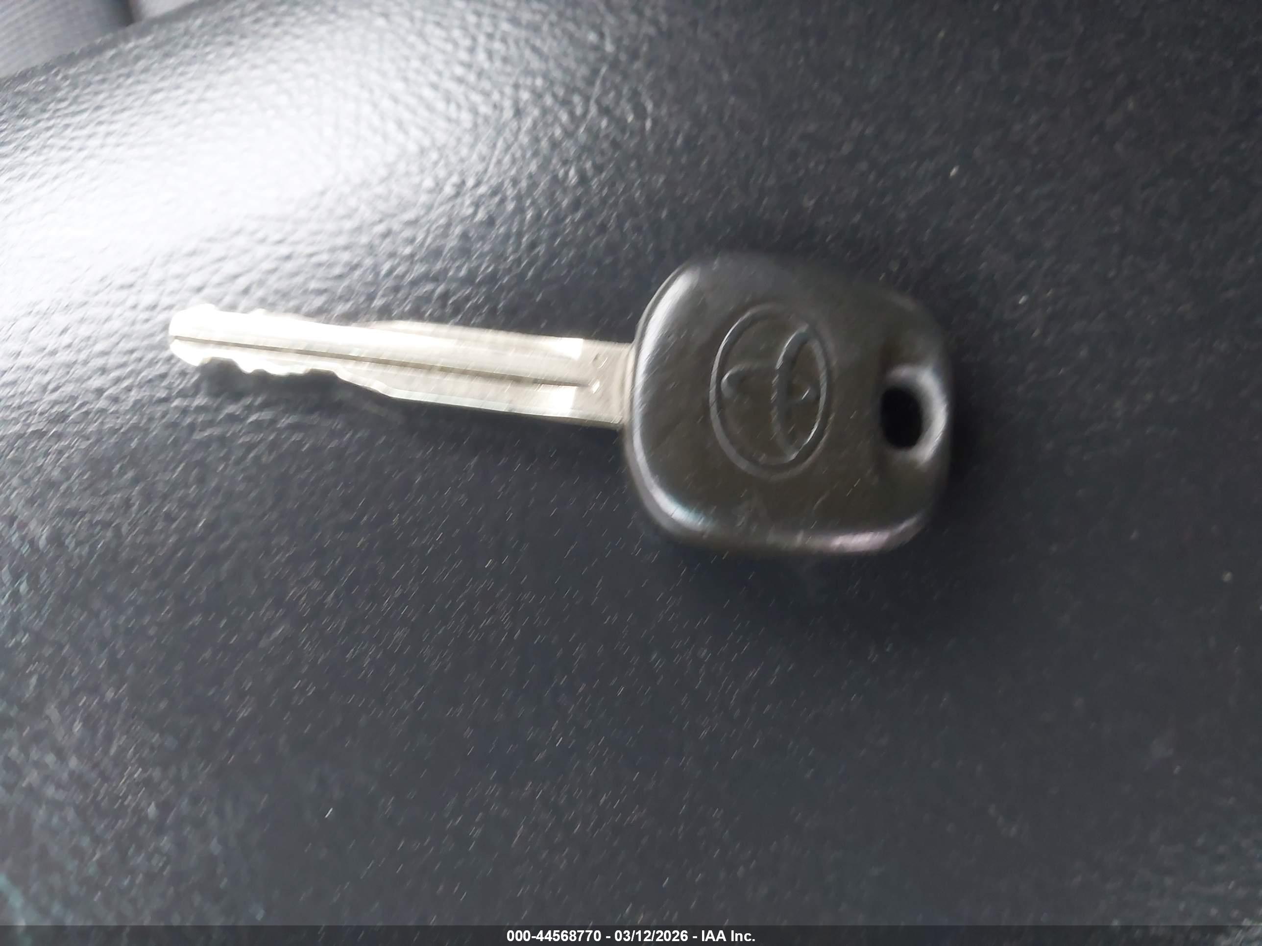 TOYOTA 4RUNNER image 11