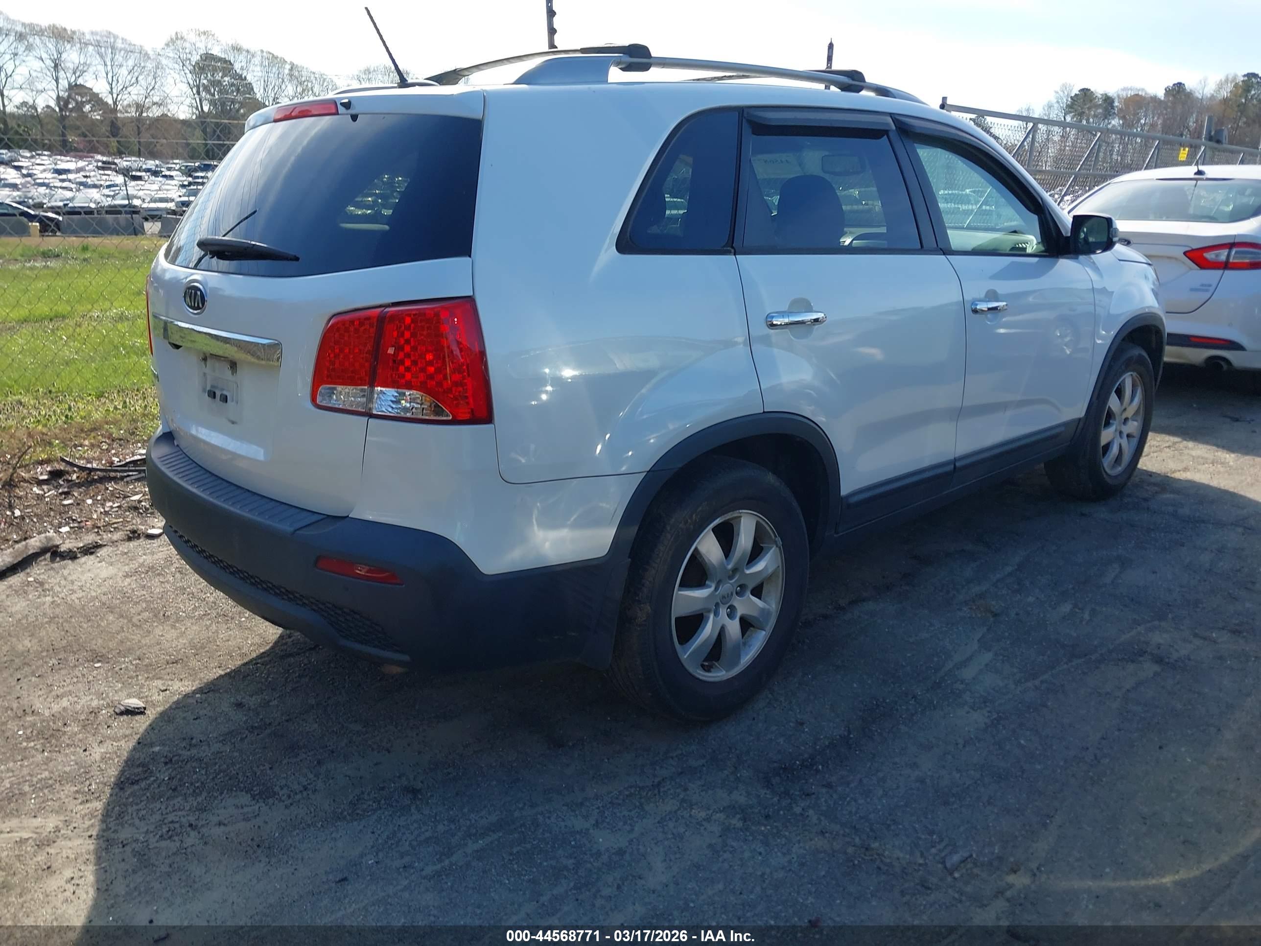 KIA SORENTO image 4