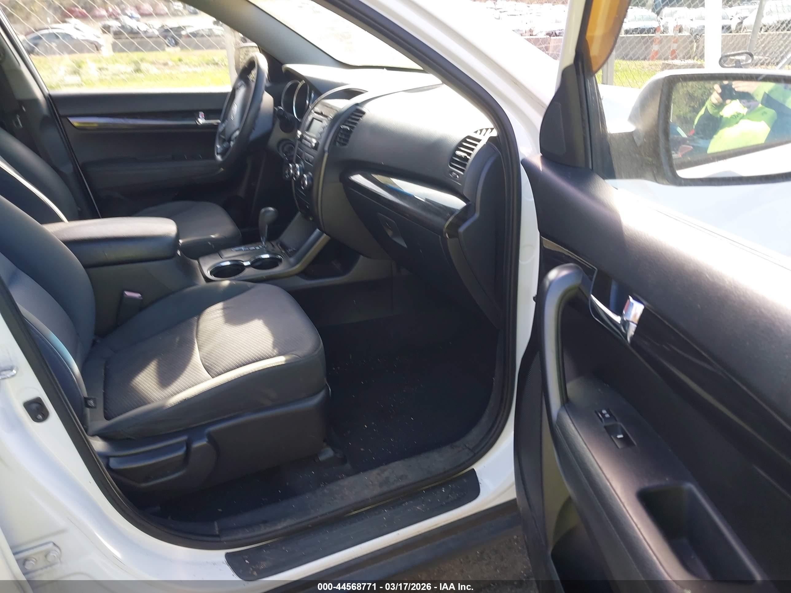 KIA SORENTO image 5