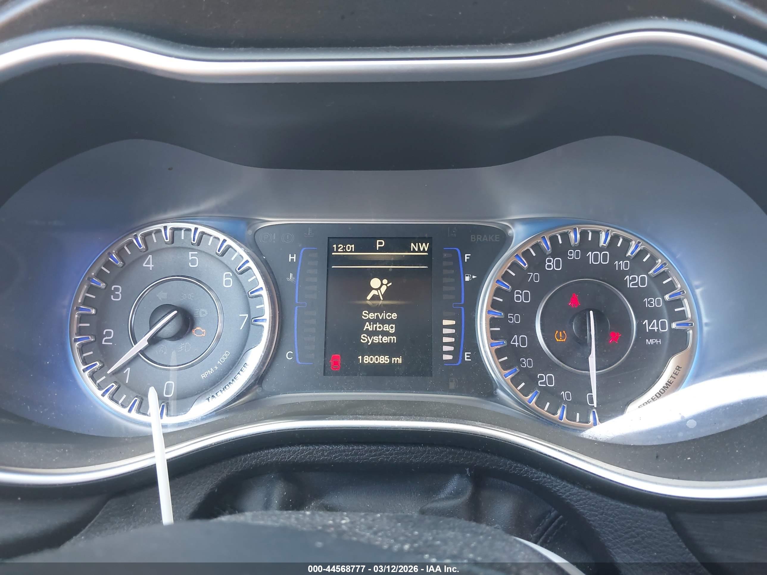 CHRYSLER 200 image 7