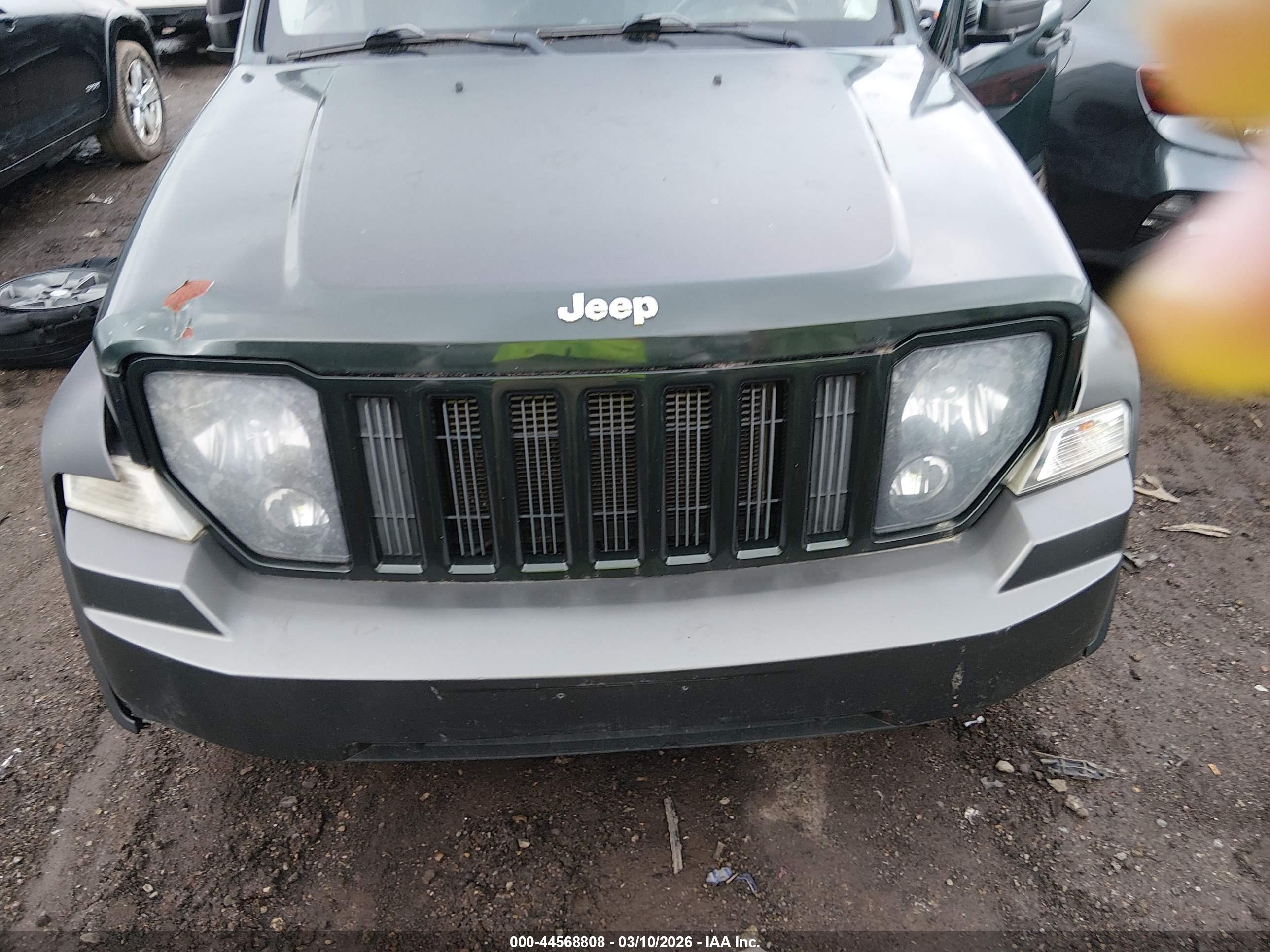 JEEP LIBERTY image 6