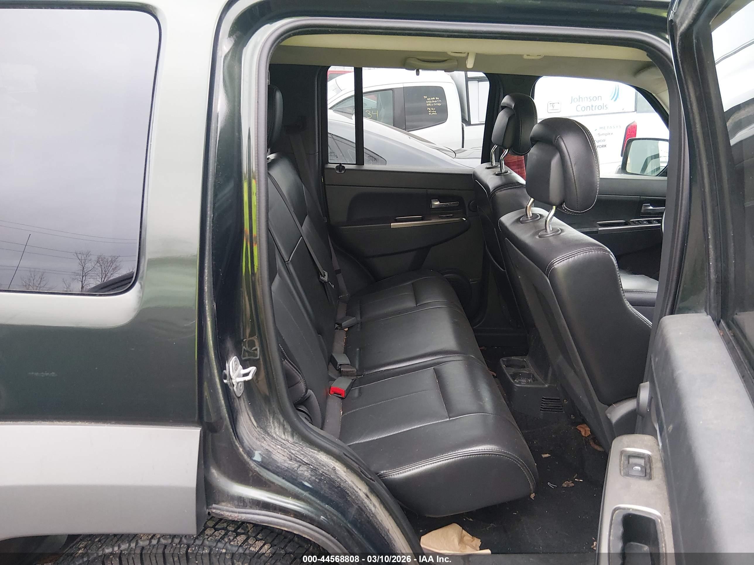 JEEP LIBERTY image 8