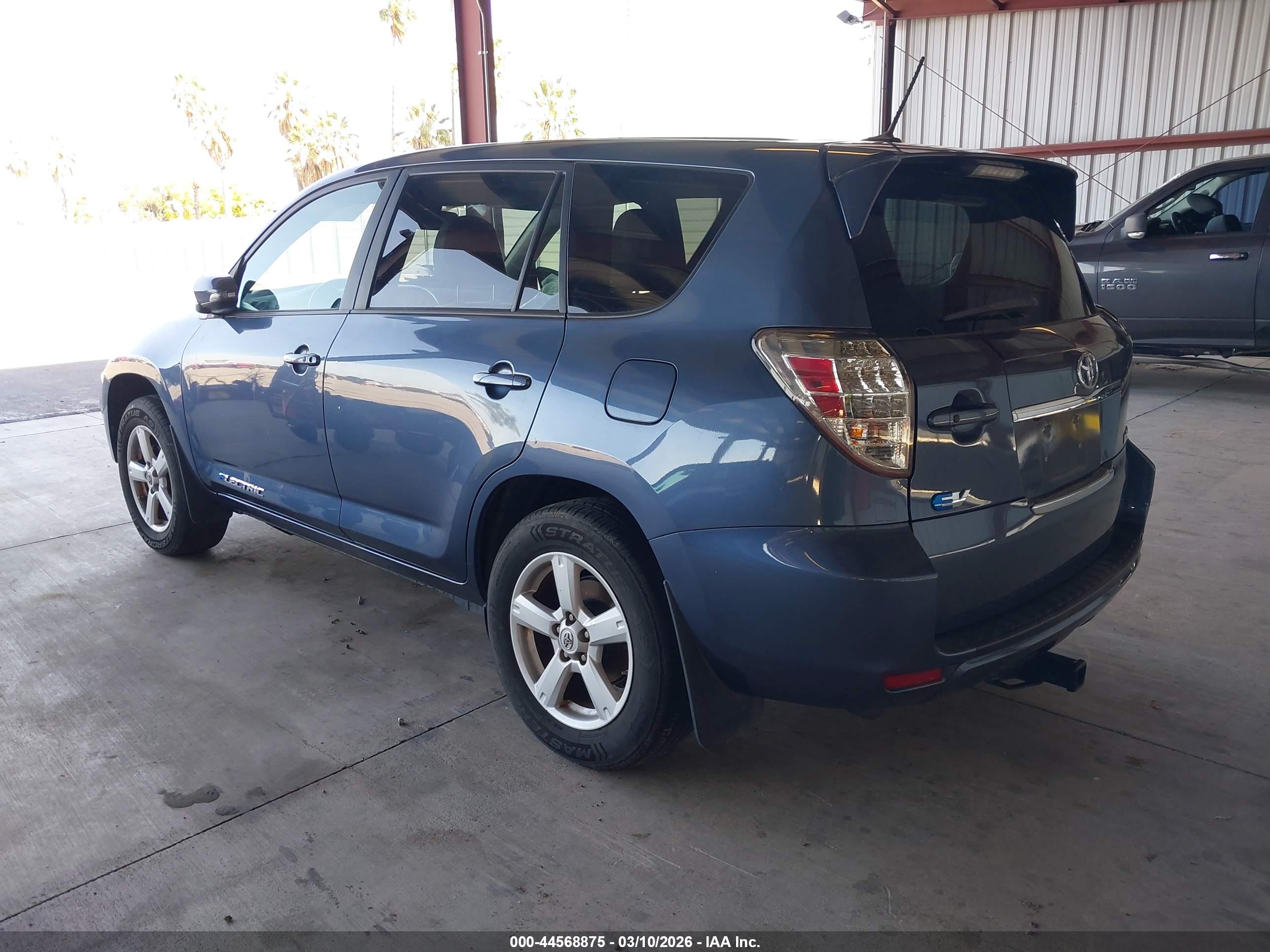 TOYOTA RAV4 image 3
