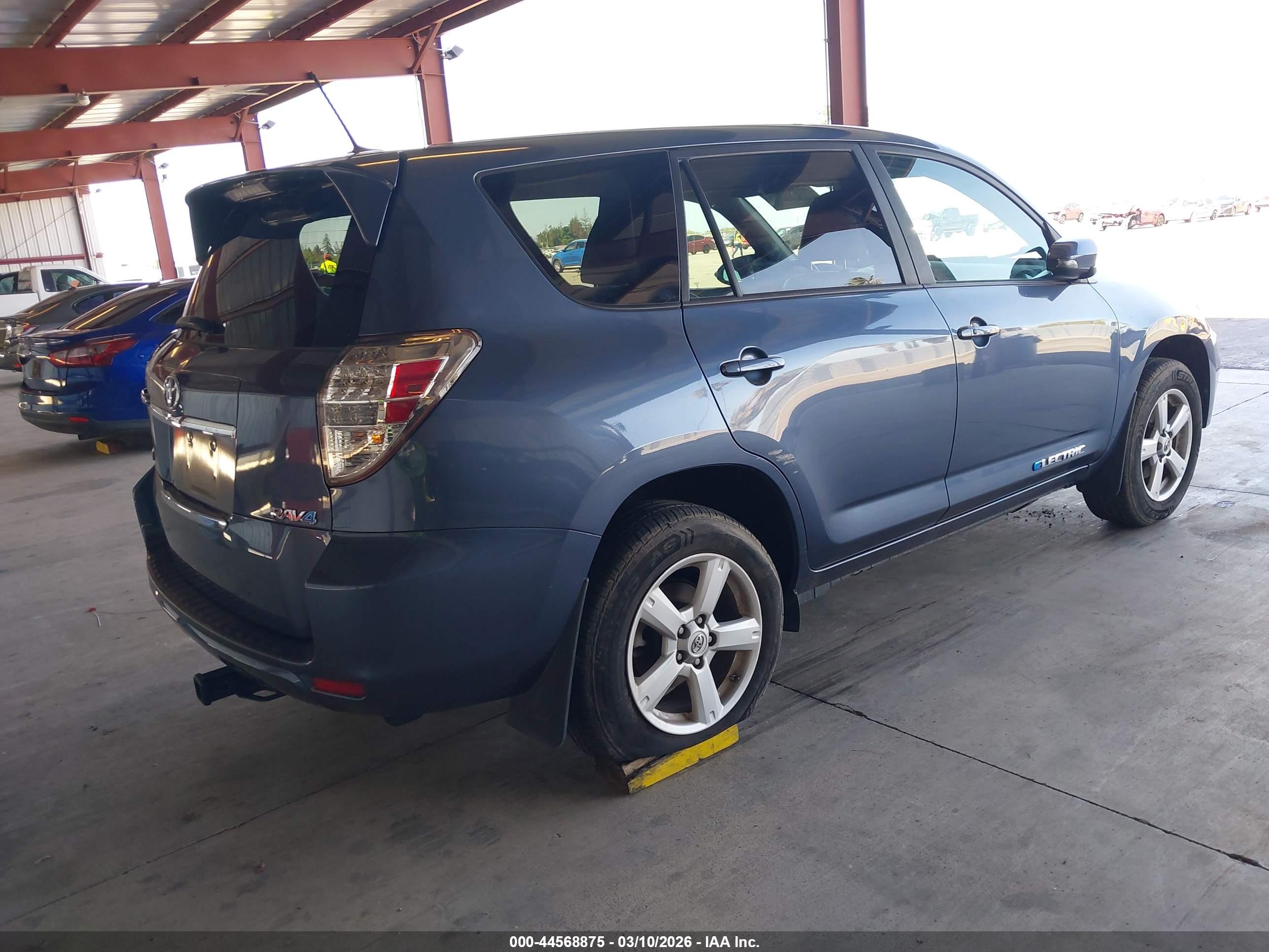 TOYOTA RAV4 image 4