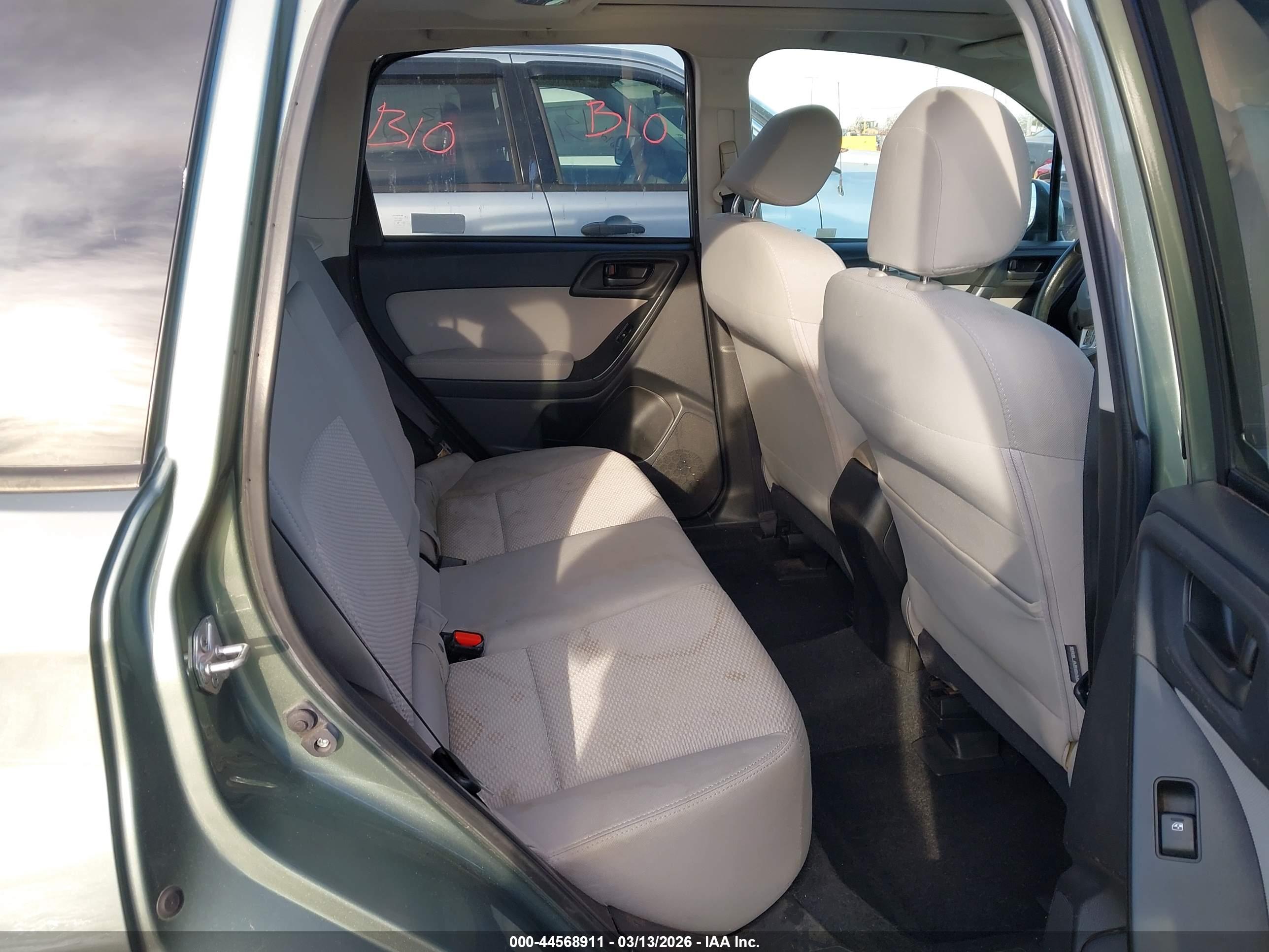 SUBARU FORESTER image 8